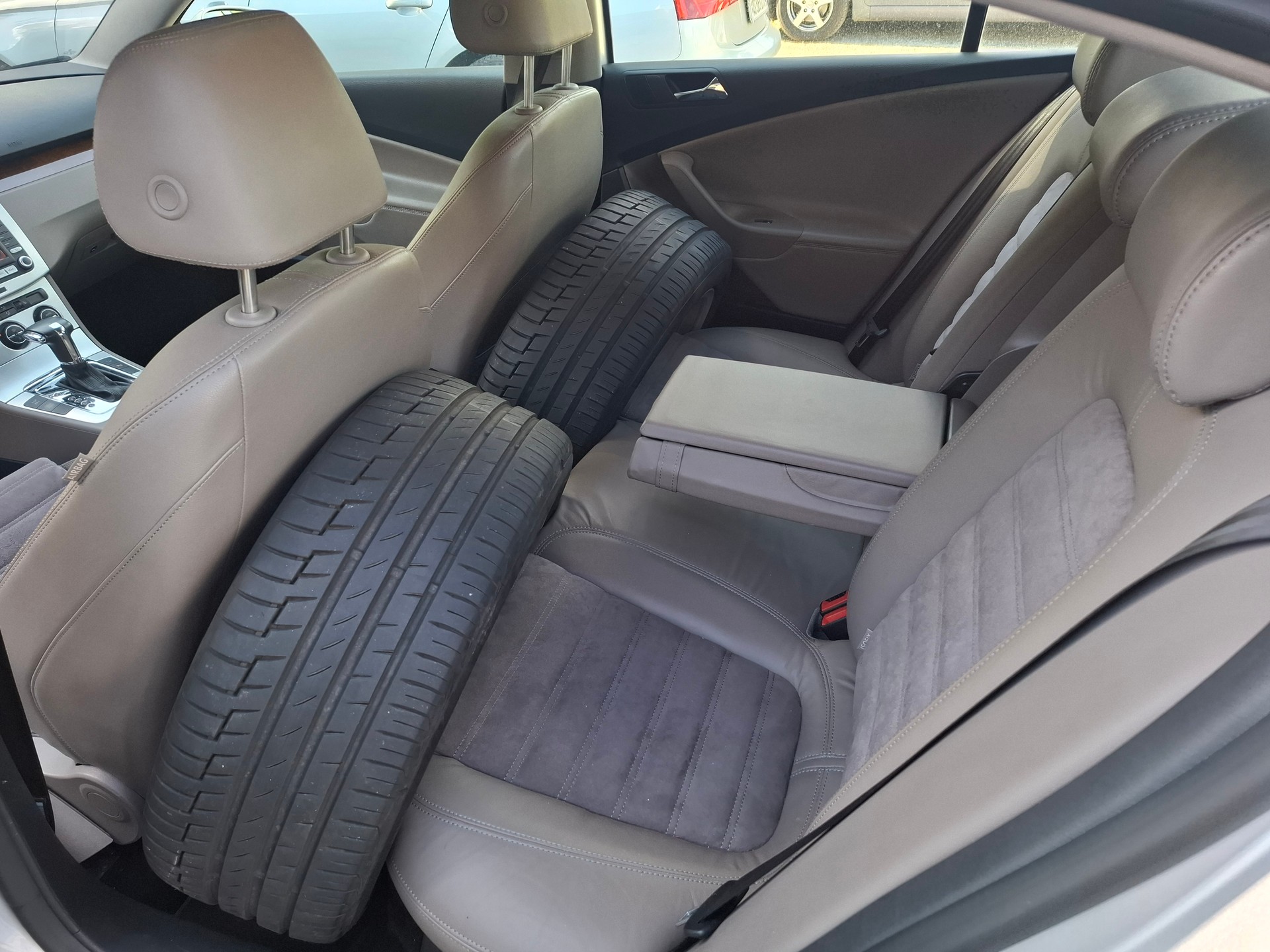 VW Passat 3.2 V6 FSI Comfortline 4Motion-image-10