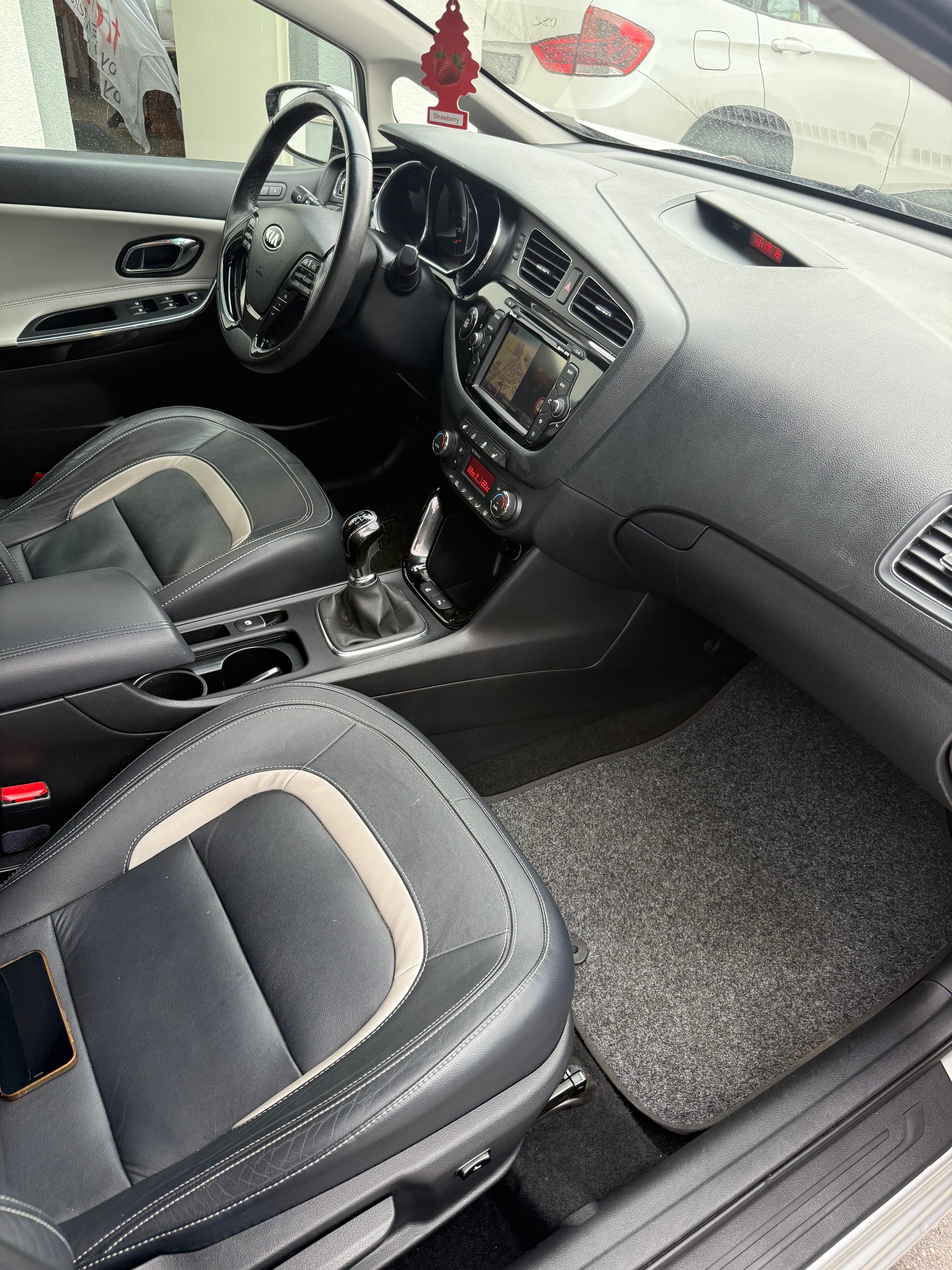 KIA Cee'd 1.6 GDi Style-image-14