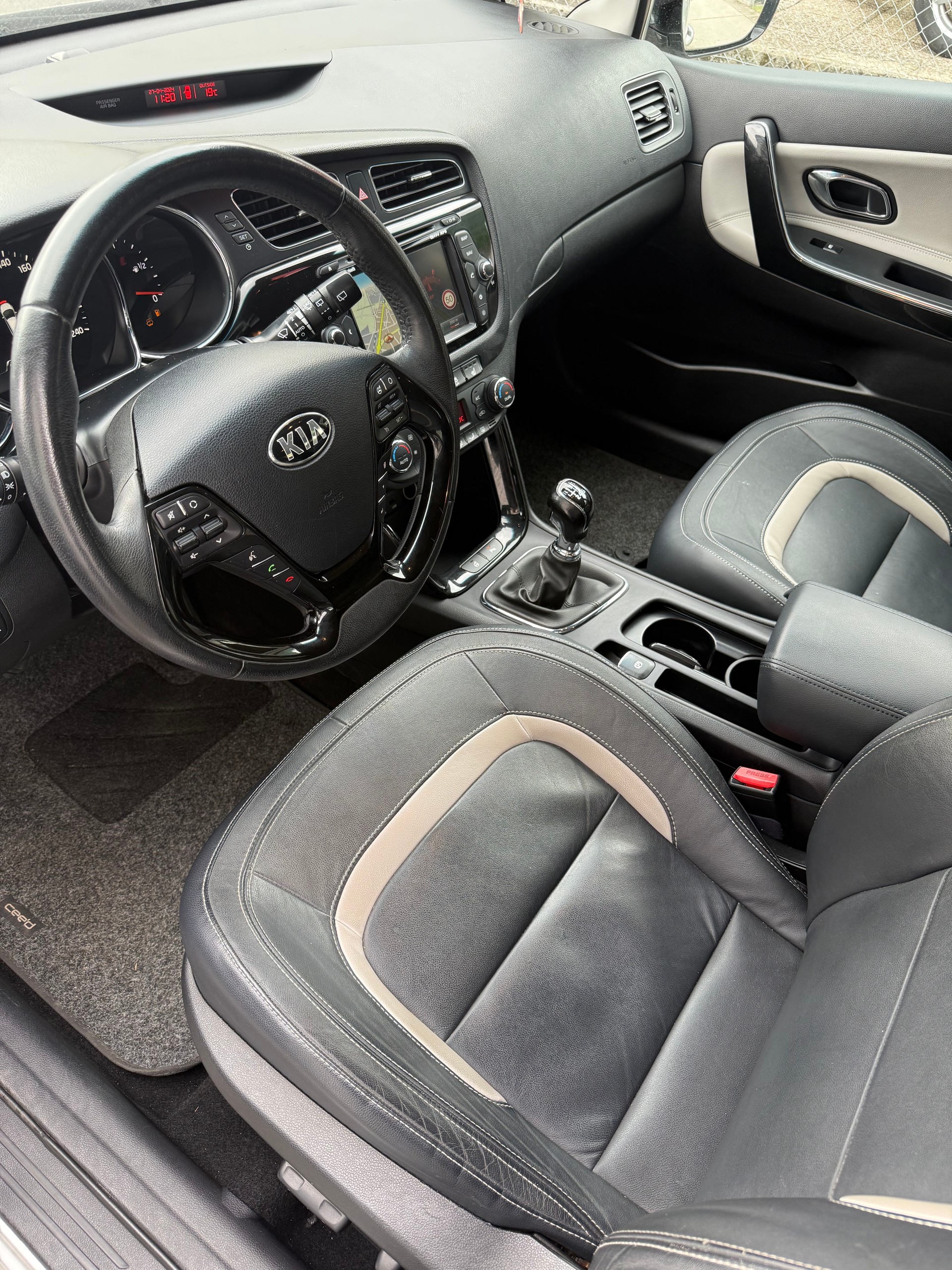 KIA Cee'd 1.6 GDi Style-image-13