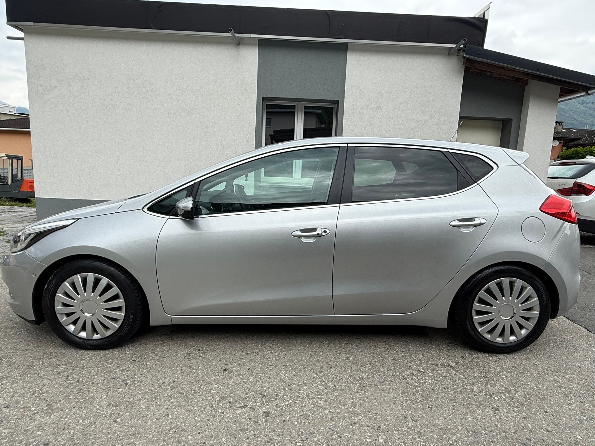 KIA Cee'd 1.6 GDi Style-image-4