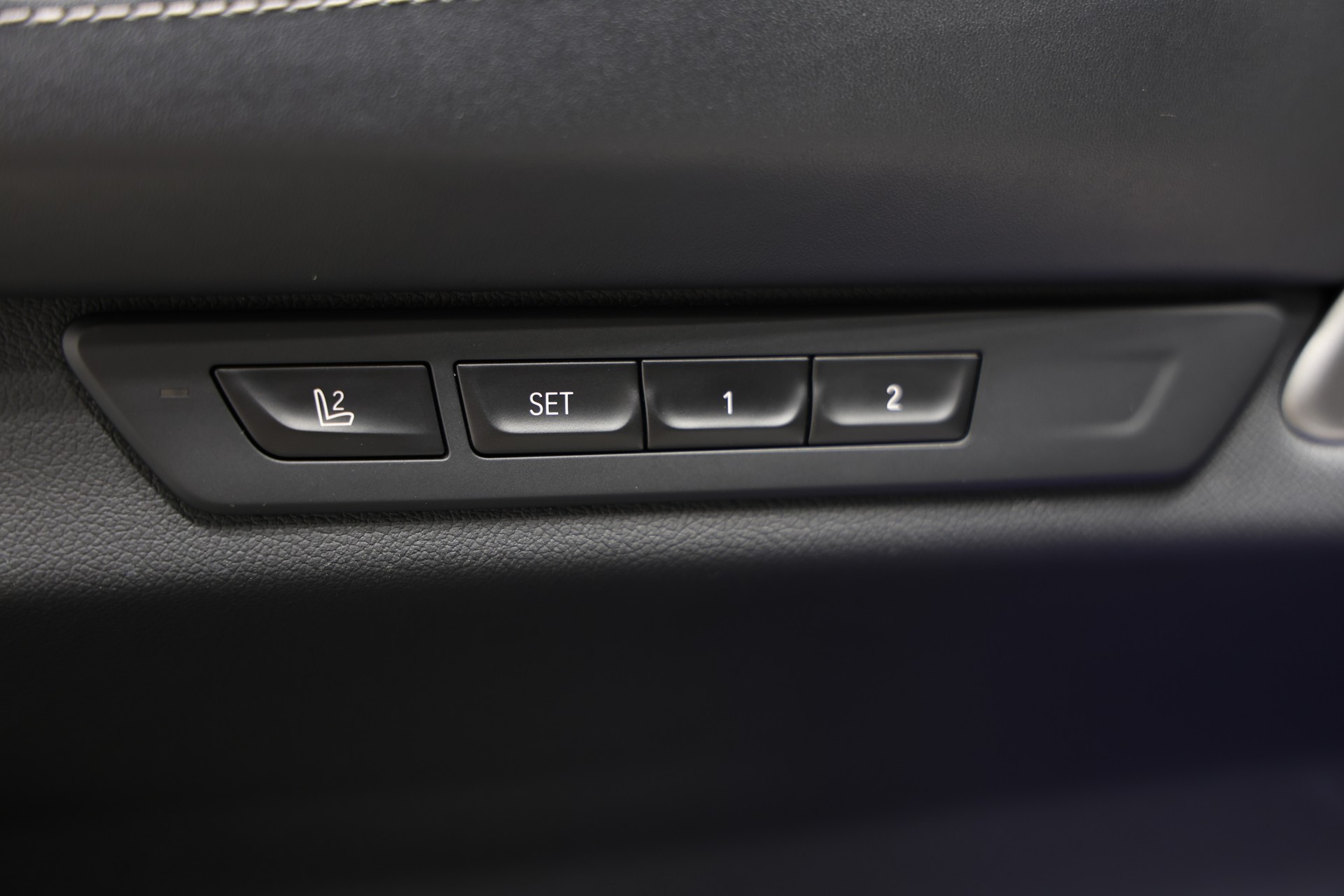 BMW 730d xDrive M Sport Steptronic *CH-Fahrzeug*-image-15