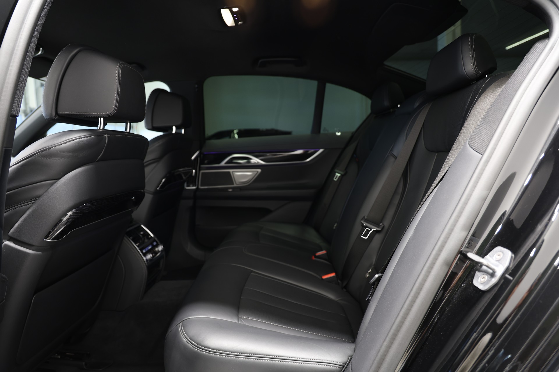 BMW 730d xDrive M Sport Steptronic *CH-Fahrzeug*-image-11