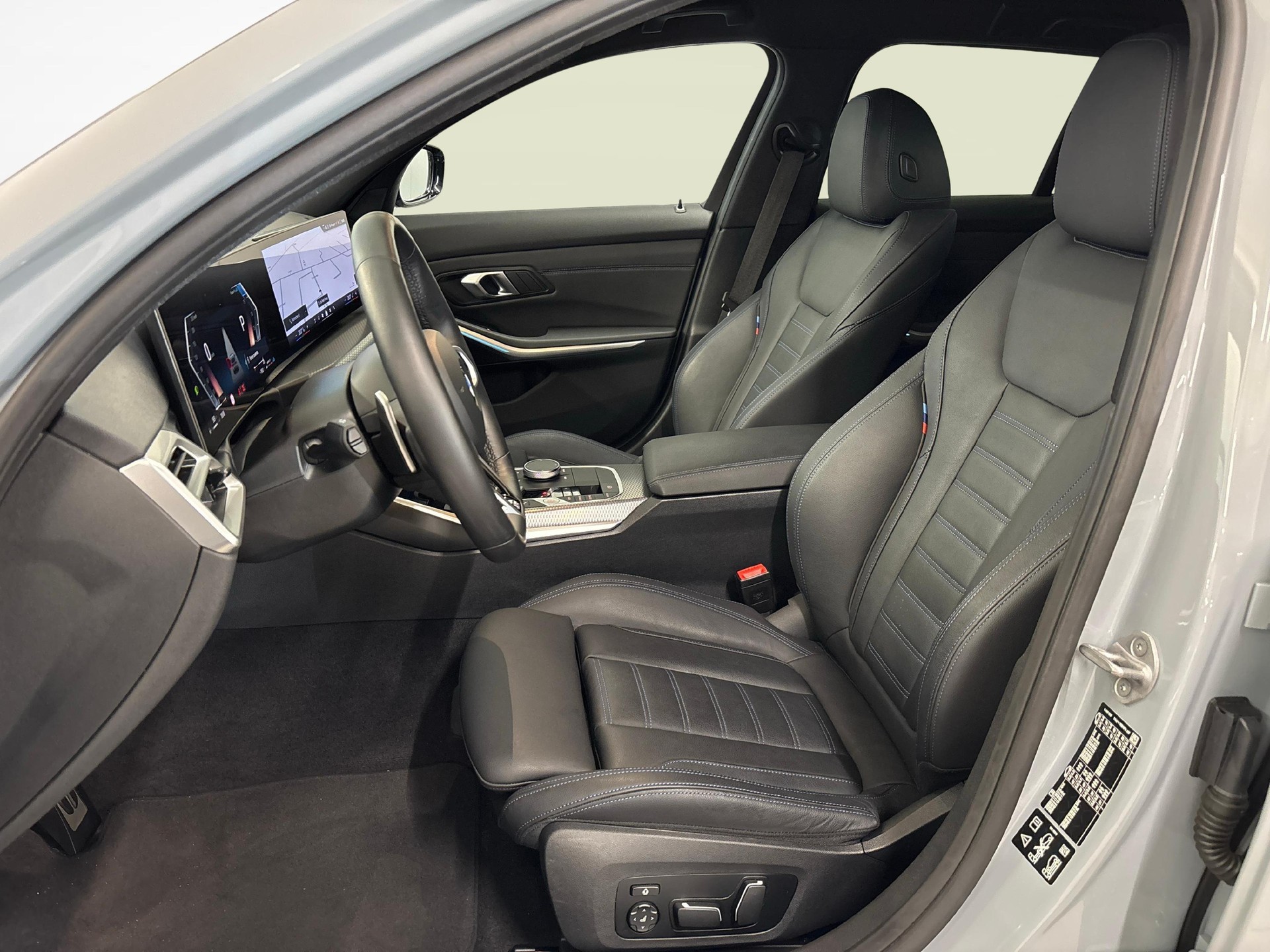 BMW 320d xDrive SAG Touring 48V M-Sport-image-8