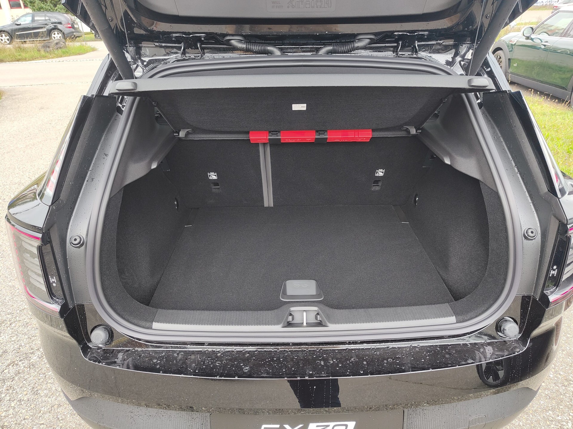 VOLVO EX30 E60 Twin Ultra Performance Sw. Black Ed. AWD-image-14