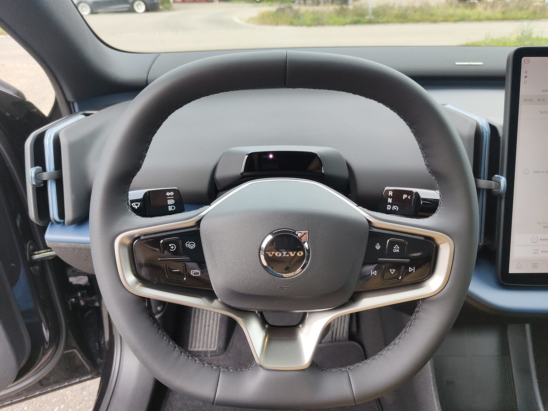 VOLVO EX30 E60 Twin Ultra Performance Sw. Black Ed. AWD-image-11