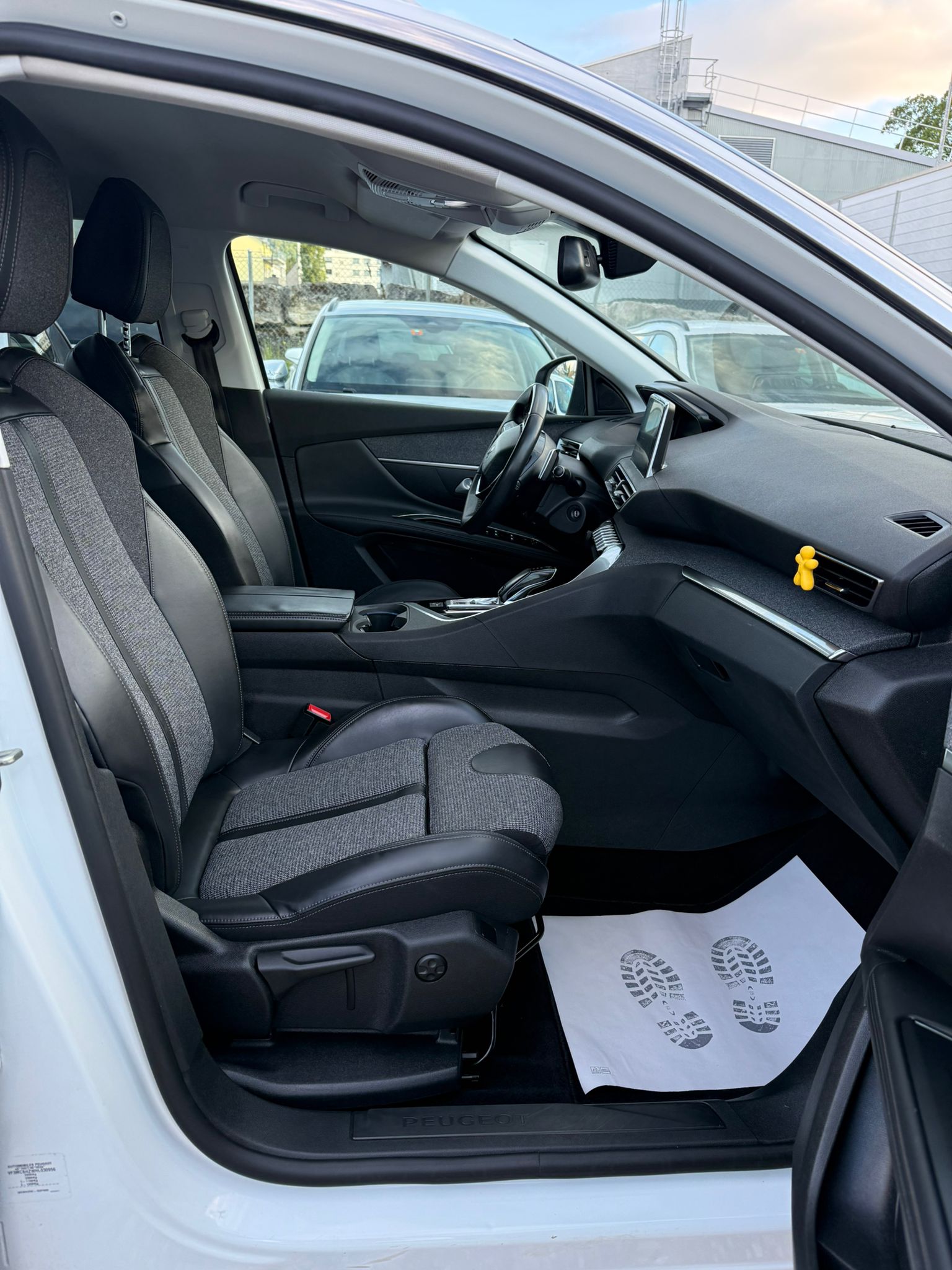 PEUGEOT 5008 1.6 BlueHDi Business Line ETA-image-12