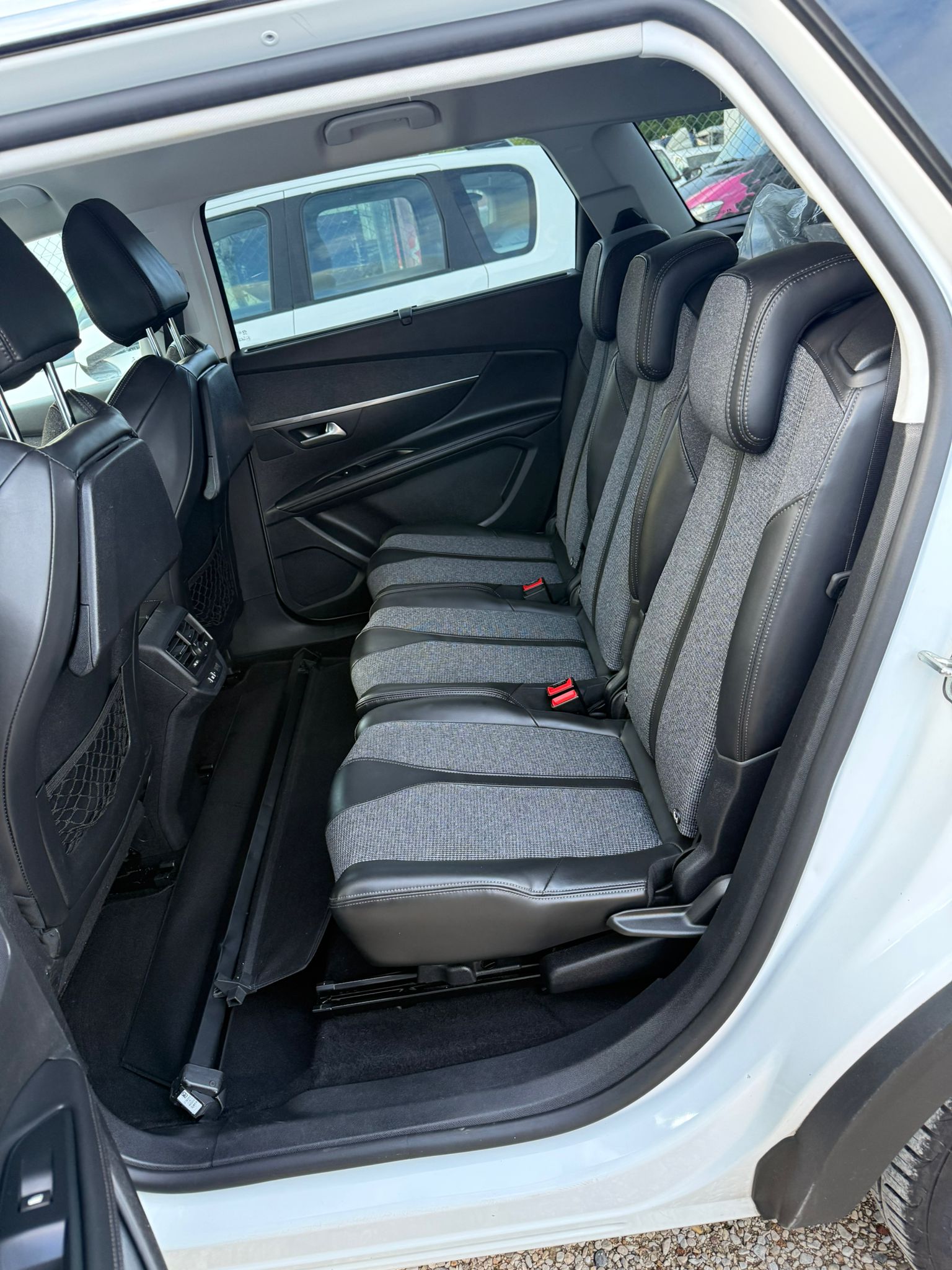 PEUGEOT 5008 1.6 BlueHDi Business Line ETA-image-8
