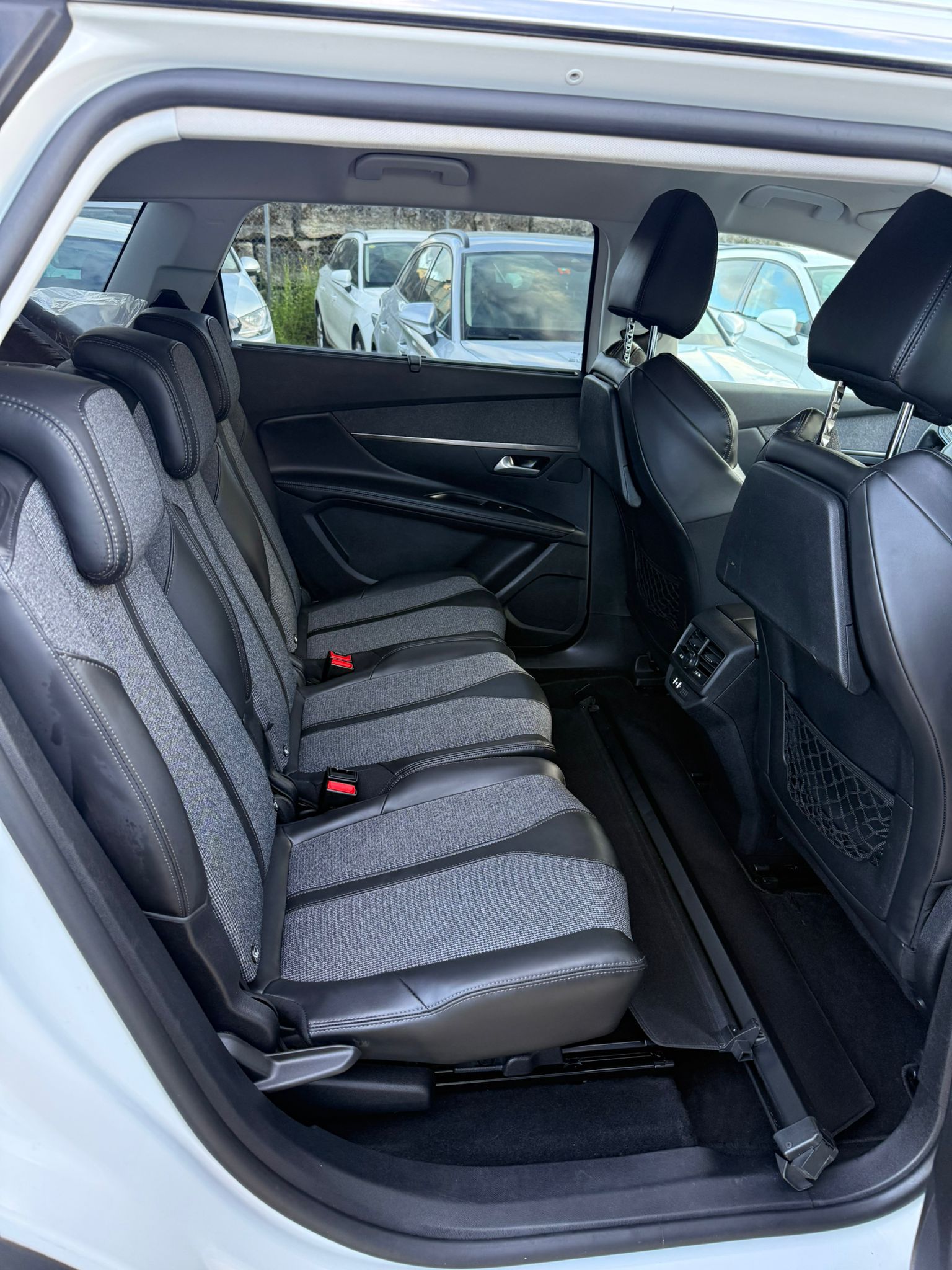 PEUGEOT 5008 1.6 BlueHDi Business Line ETA-image-9
