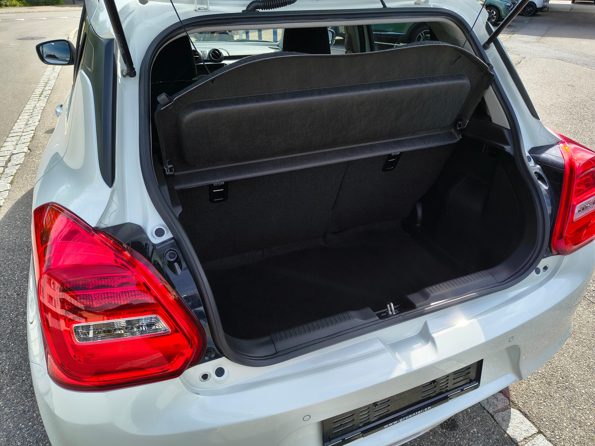 SUZUKI Swift 1.2 Compact Top Hybrid-image-9