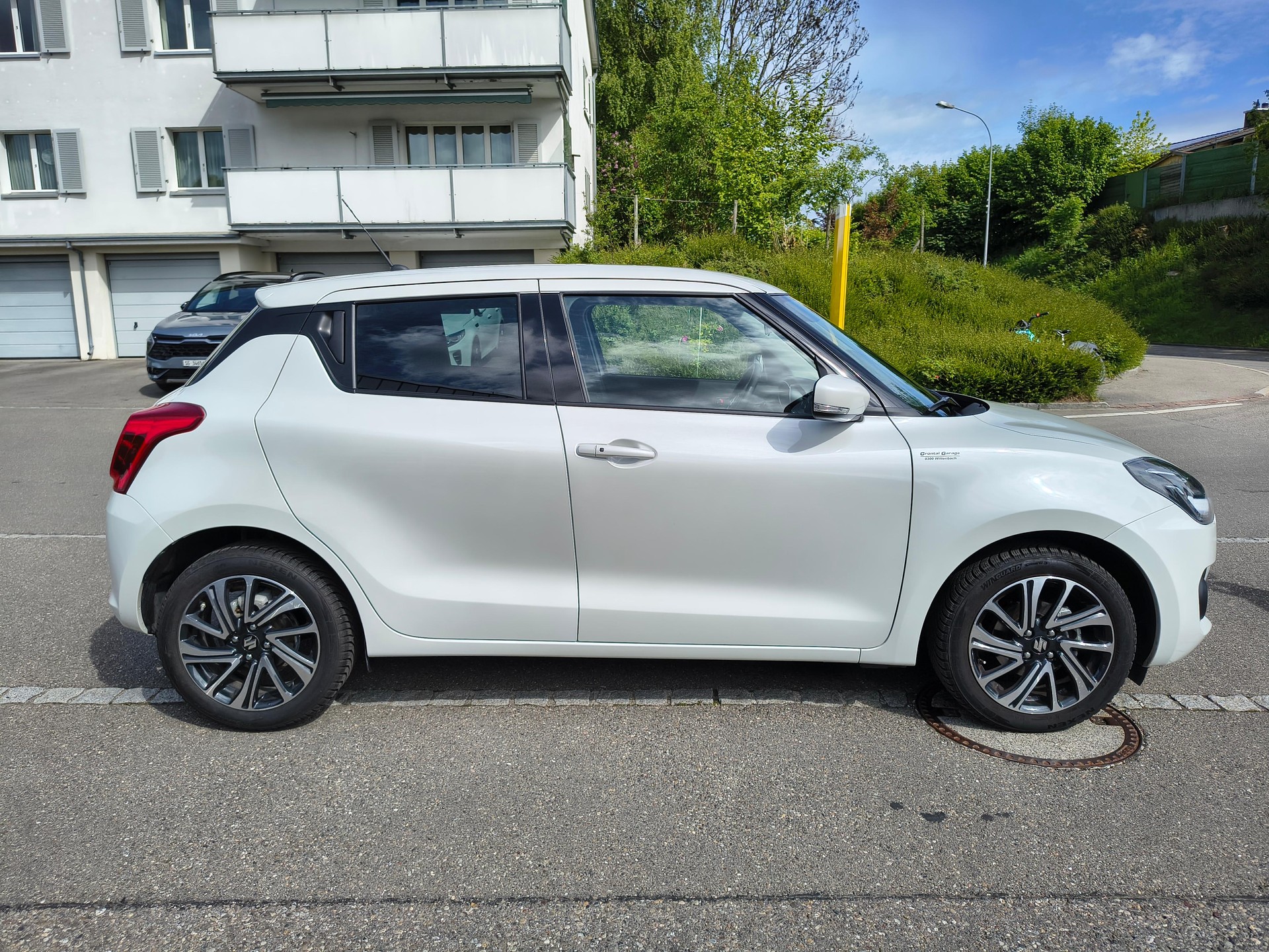 SUZUKI Swift 1.2 Compact Top Hybrid-image-3