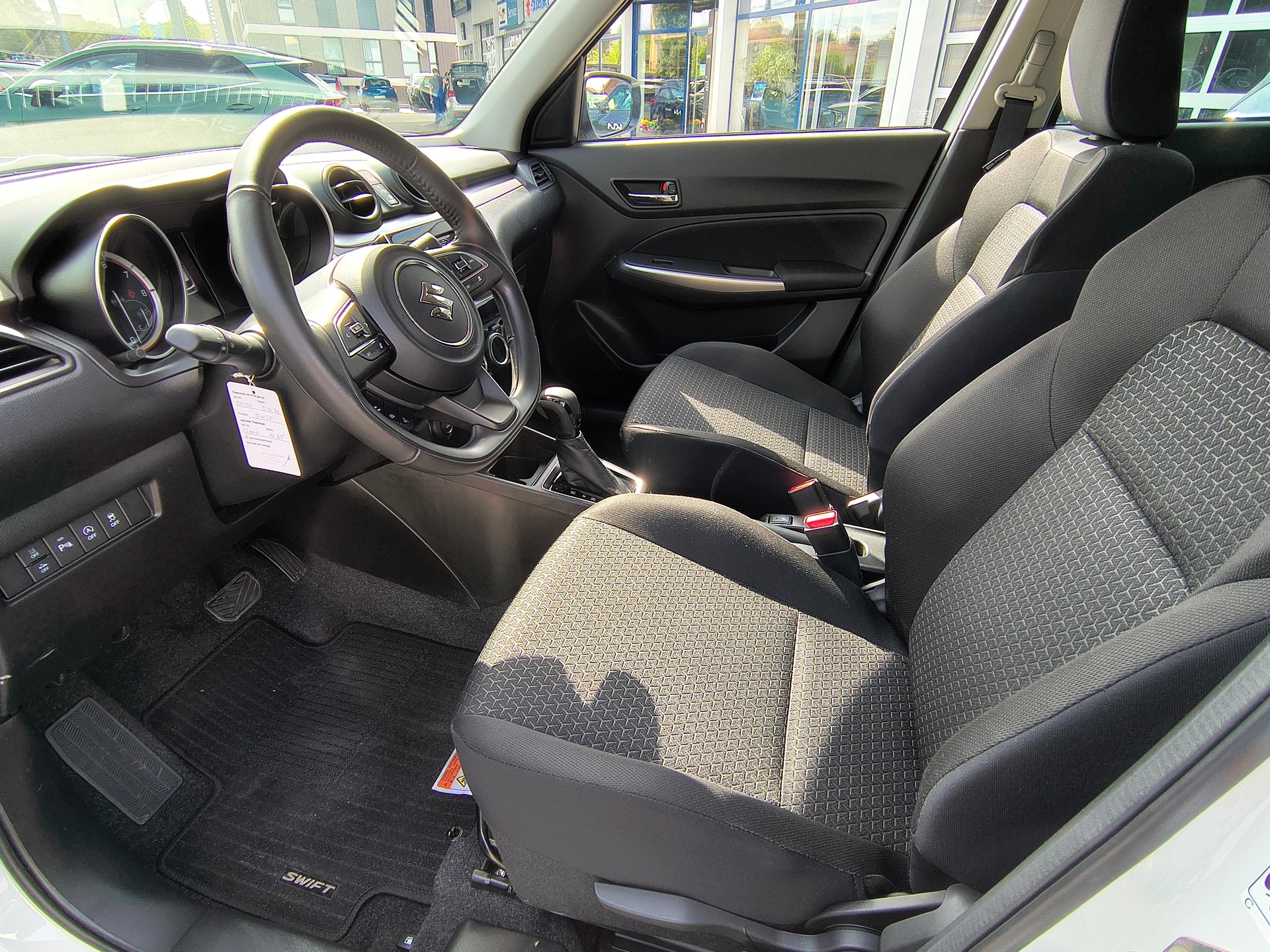 SUZUKI Swift 1.2 Compact Top Hybrid-image-6