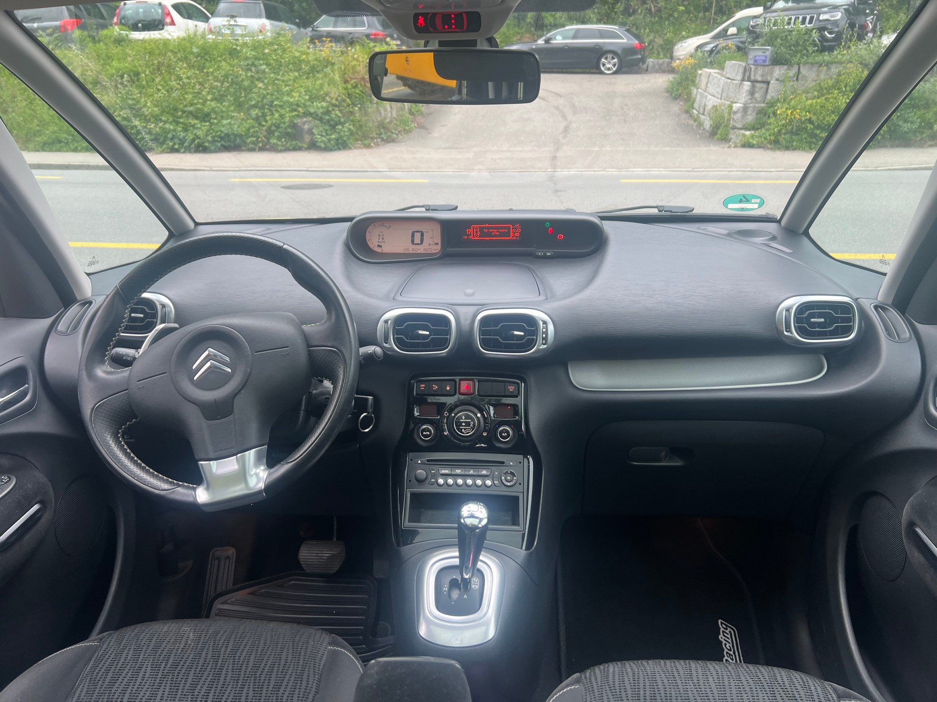 CITROEN C3 Picasso 1.6 HDi Exclusive EGS6-image-9