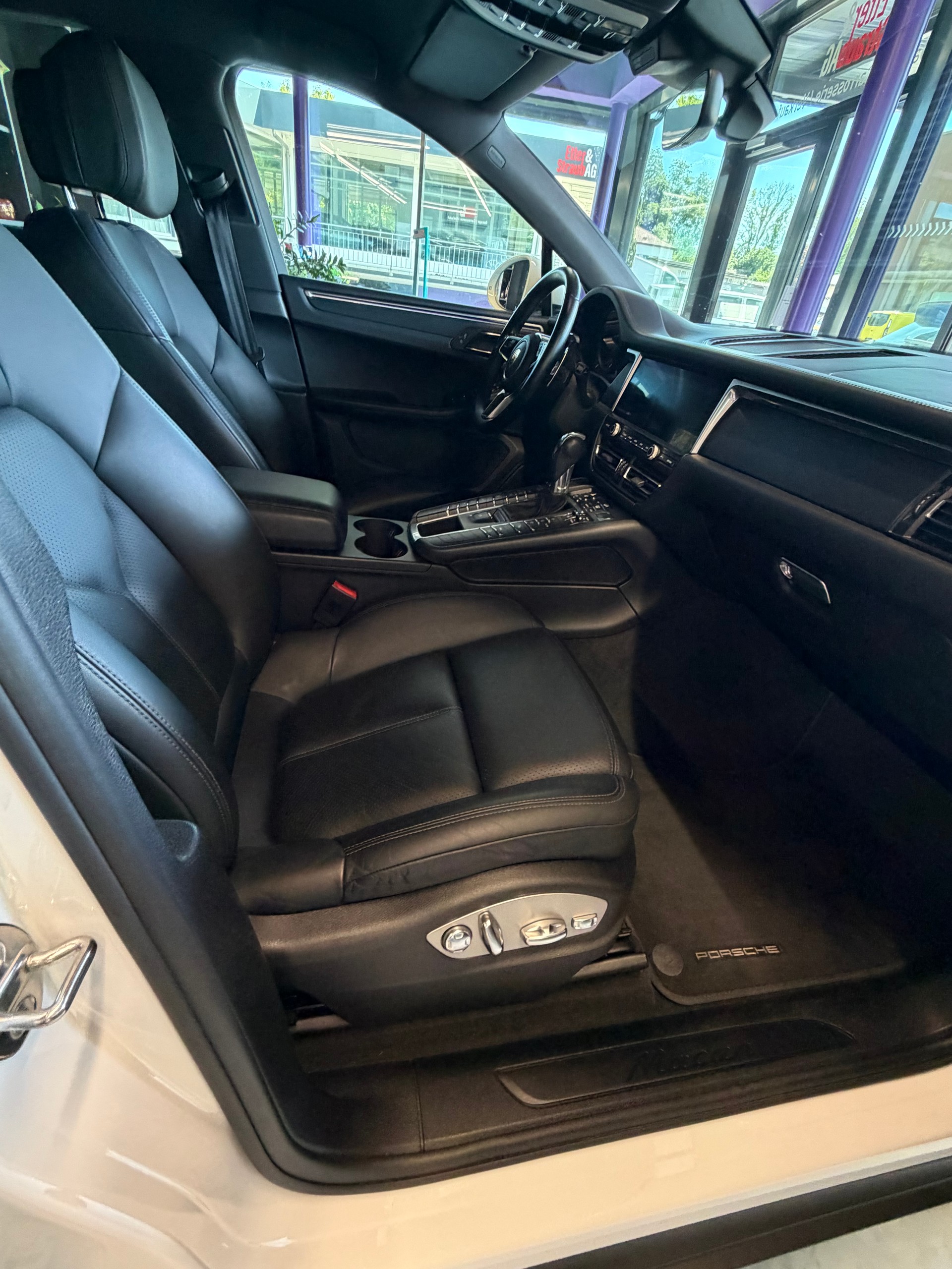 PORSCHE Macan PDK-image-14