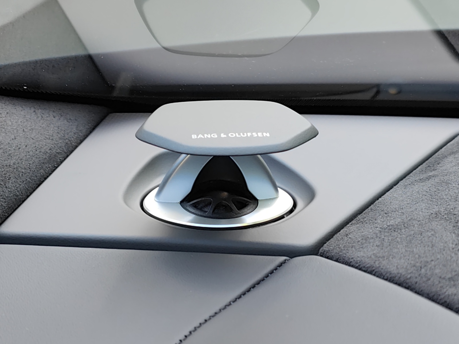LAMBORGHINI Urus SE-image-14