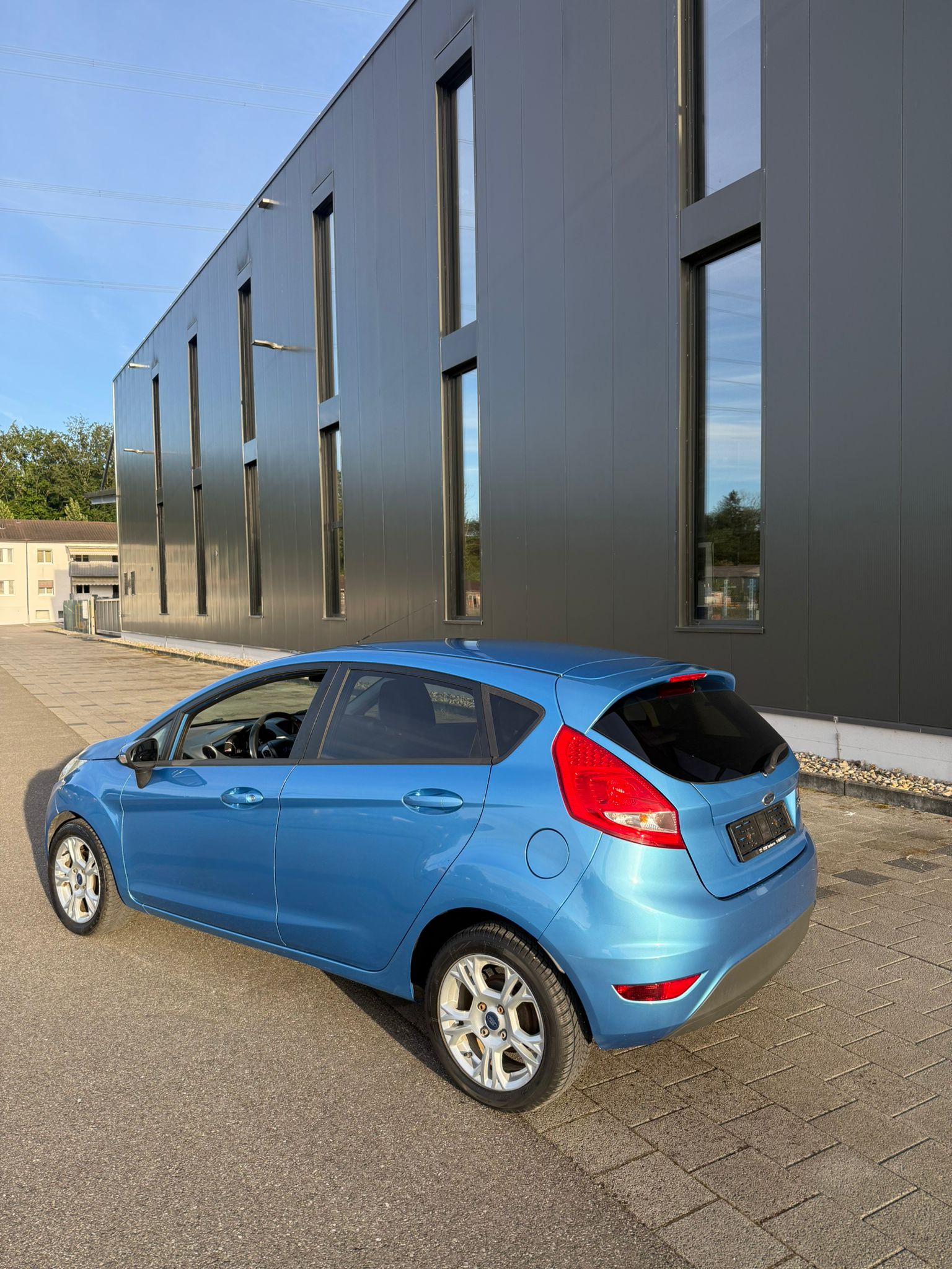 FORD Fiesta 1.4 16V Titanium-image-2