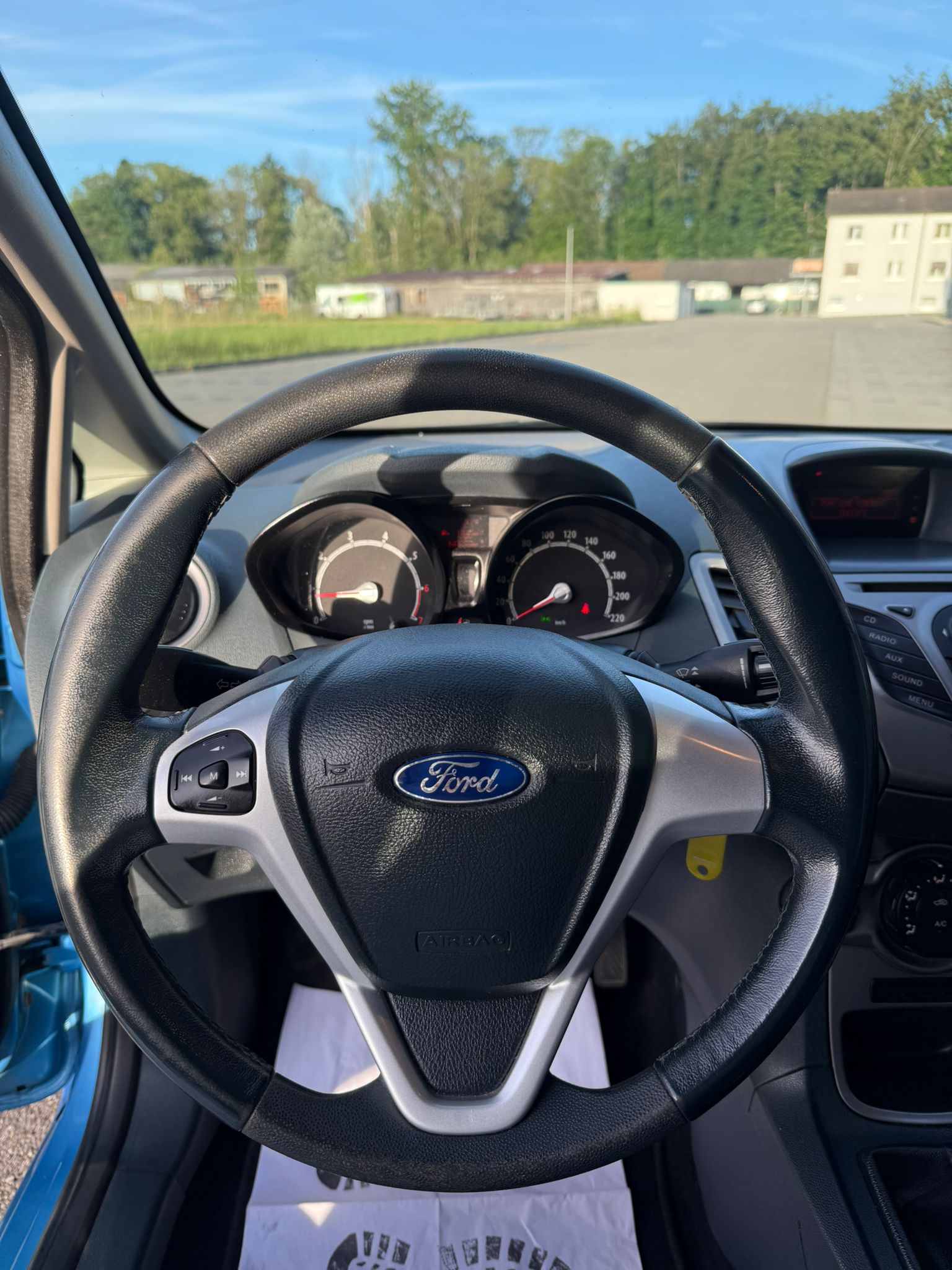 FORD Fiesta 1.4 16V Titanium-image-5