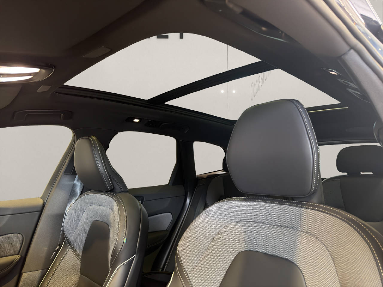 VOLVO XC60 2.0 B5 MH Black Edition AWD-image-15