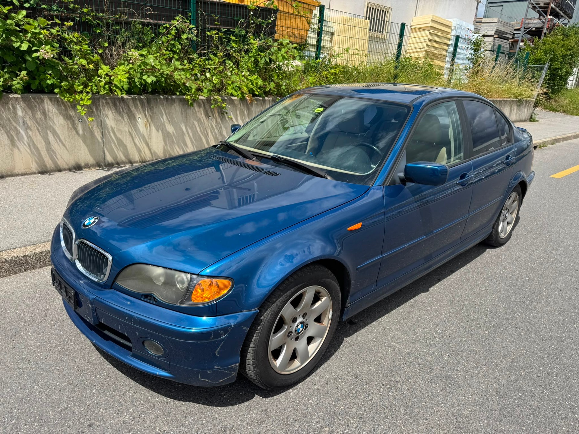 BMW 318i-image-1