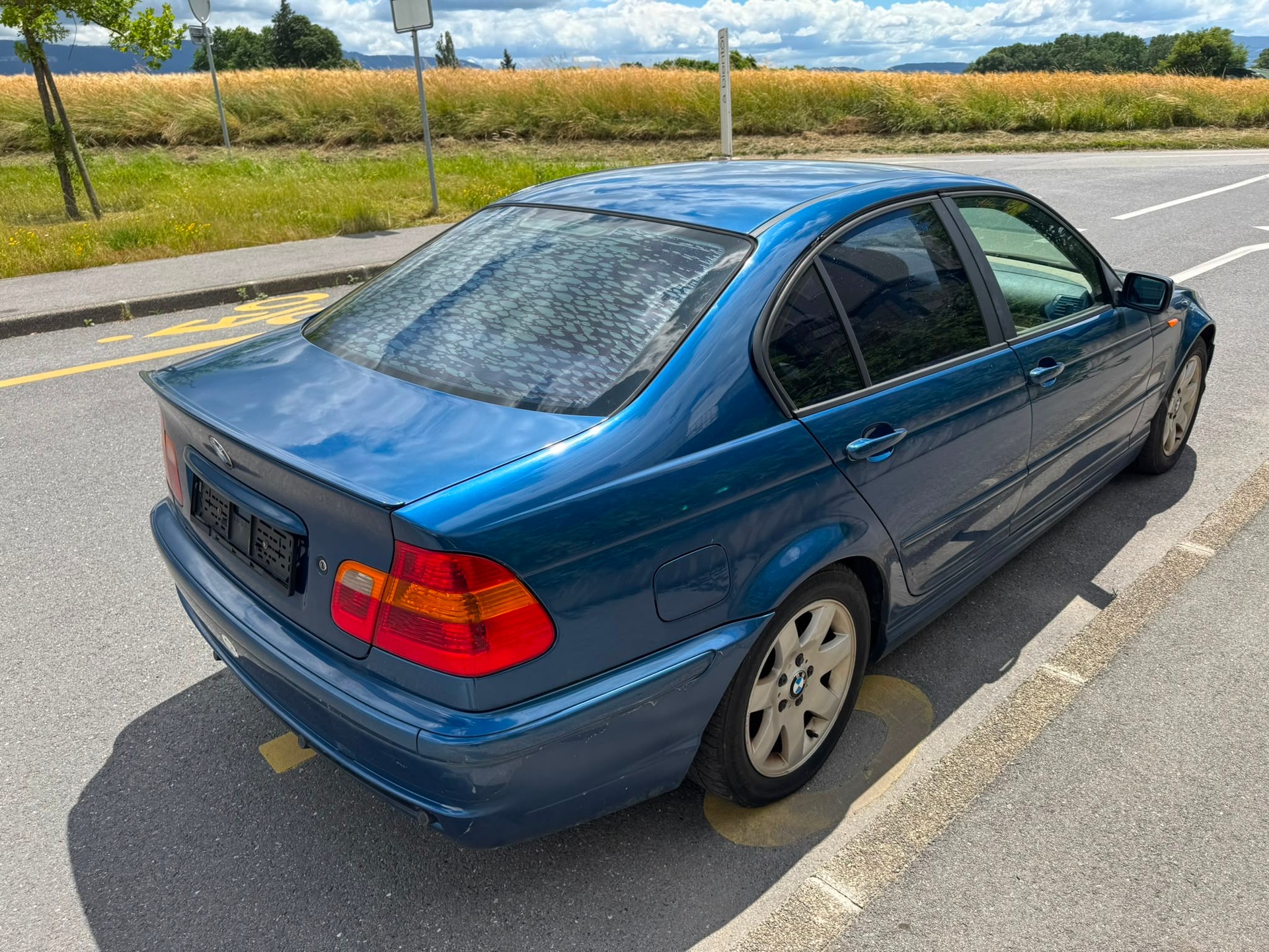 BMW 318i-image-5