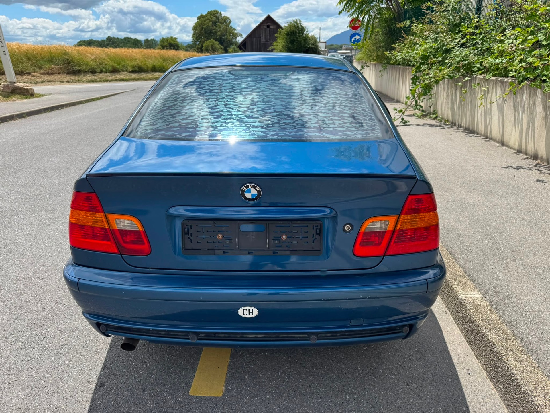 BMW 318i-image-4