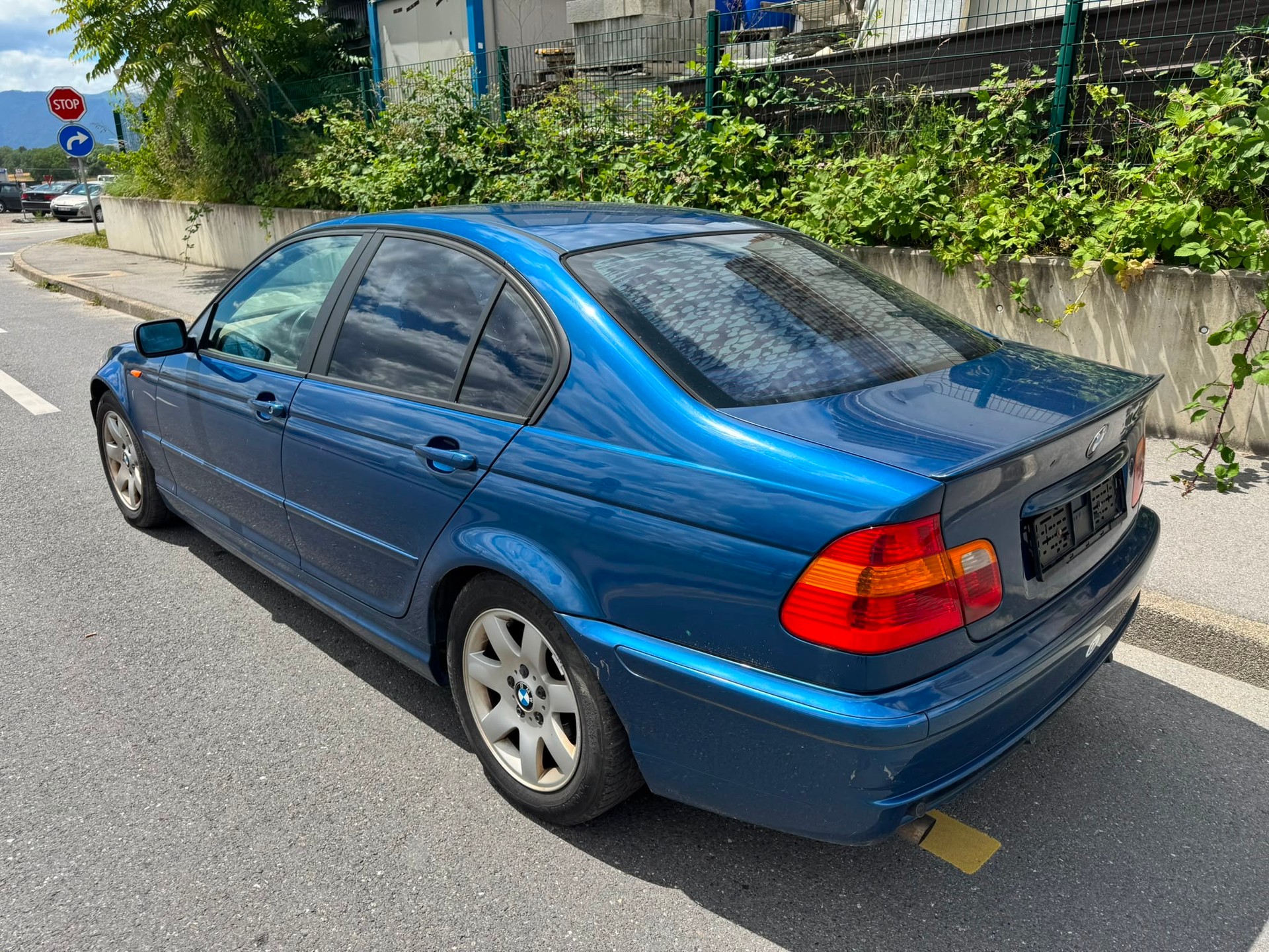BMW 318i-image-3
