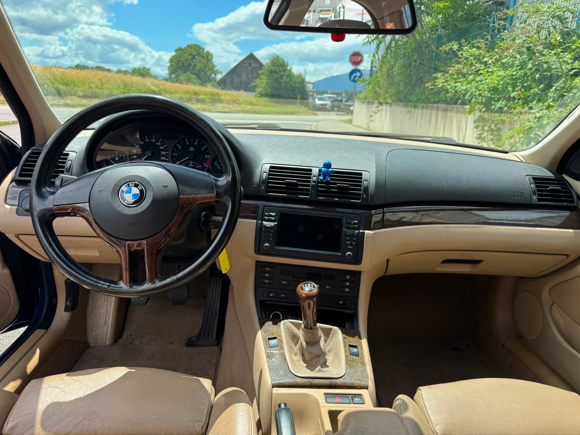 BMW 318i-image-7