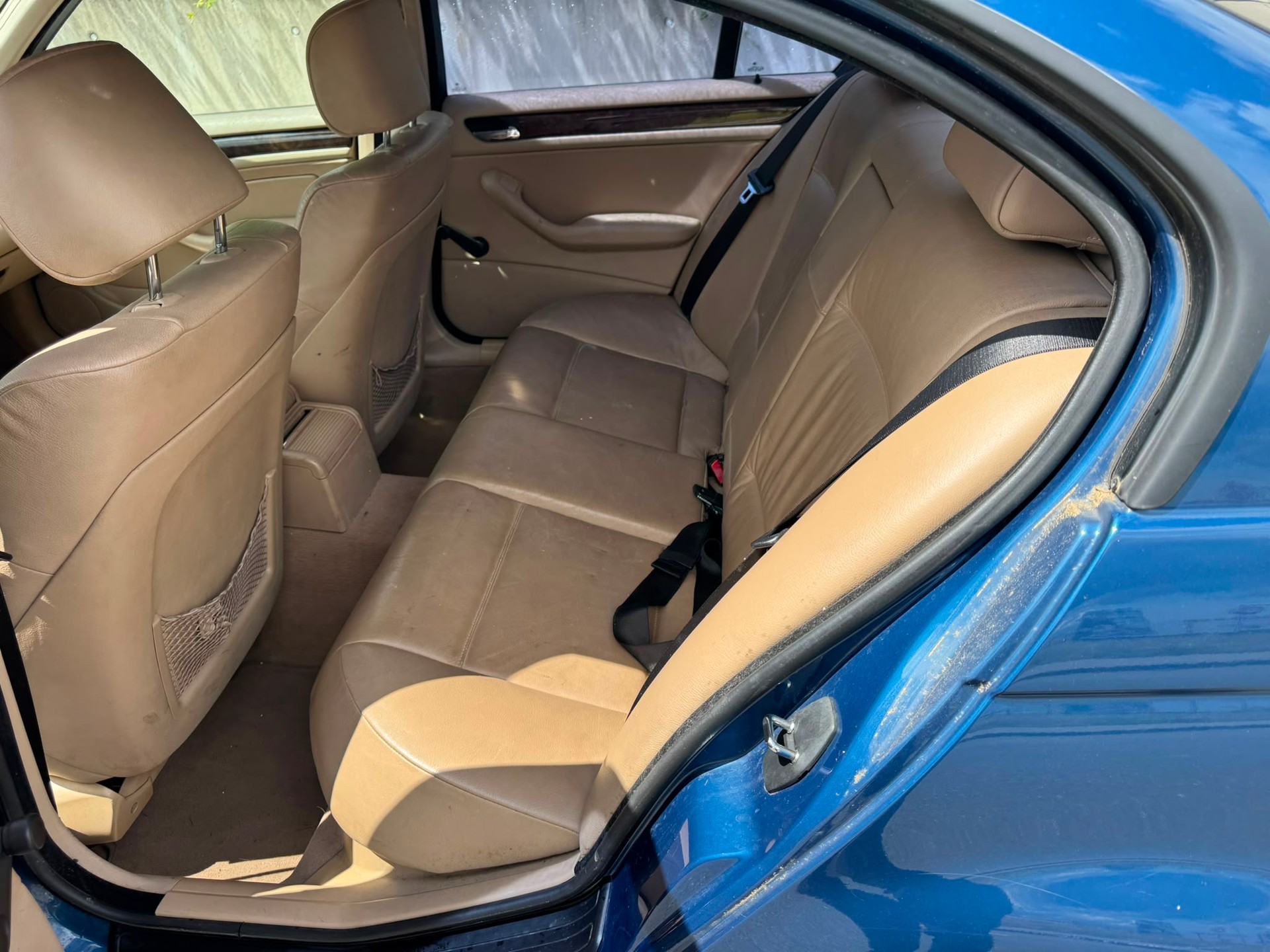 BMW 318i-image-9
