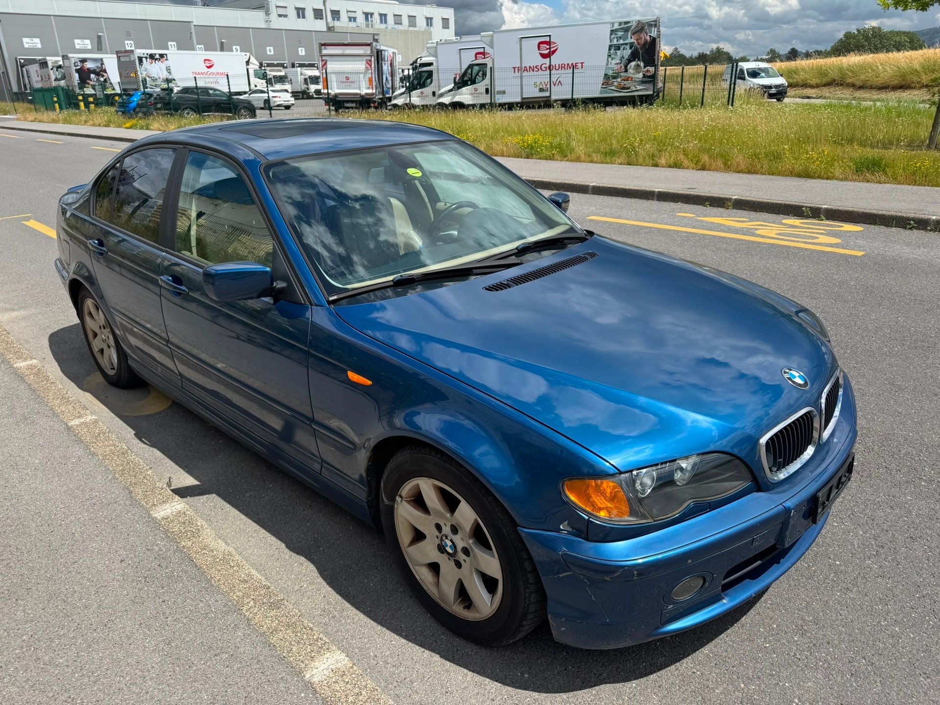 BMW 318i-image-2