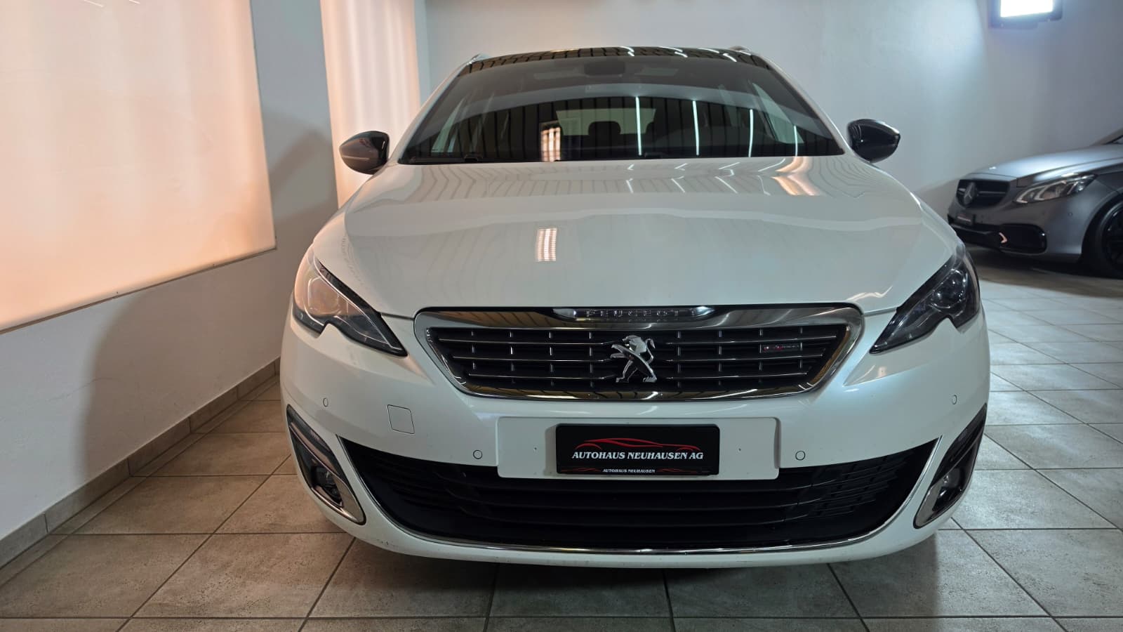 PEUGEOT 308 SW 1.2 THP Business Automatic, FRISCH AB MFK UND FRISCH AB SERVICE-image-1