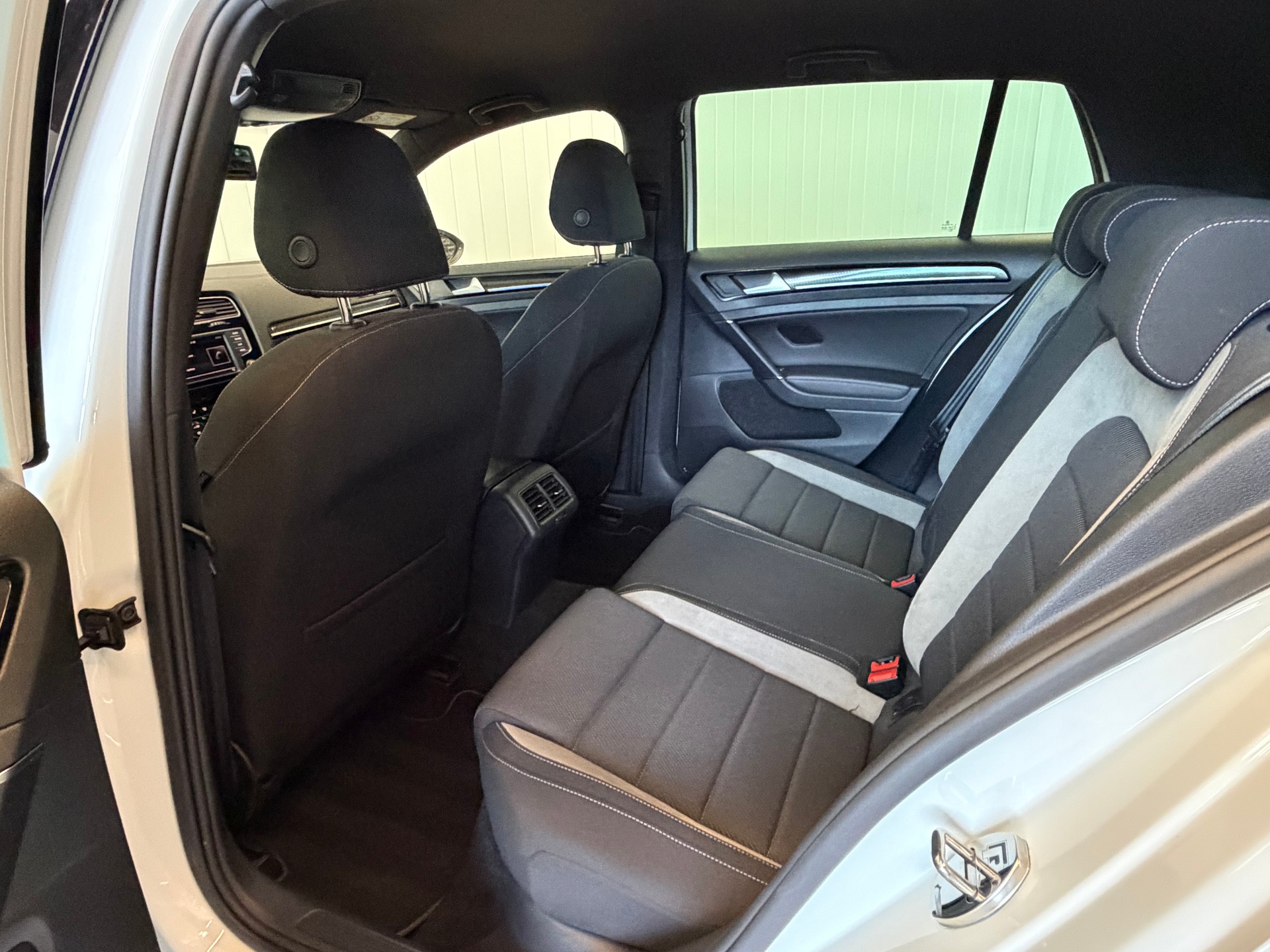 VW Golf 2.0 TSI R 4Motion DSG frisch ab MFK & Service-image-11