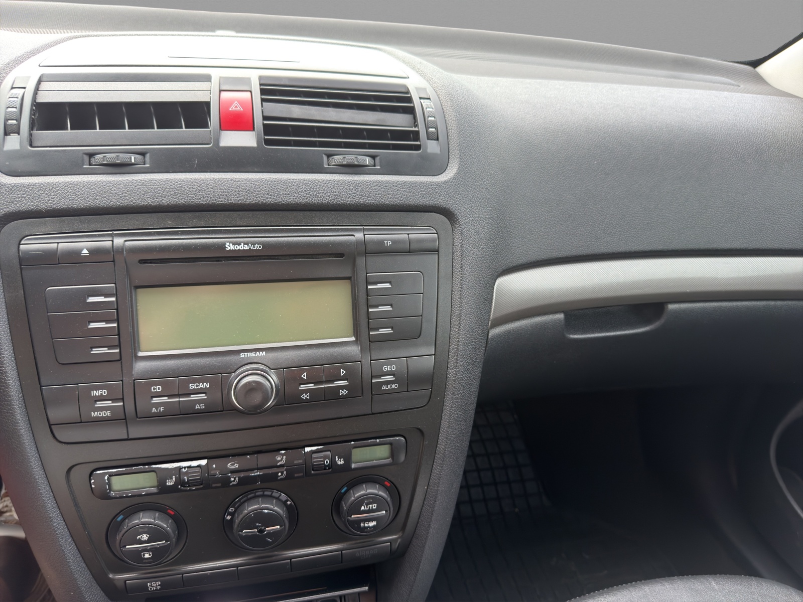 SKODA Octavia 2.0 TDI-image-7