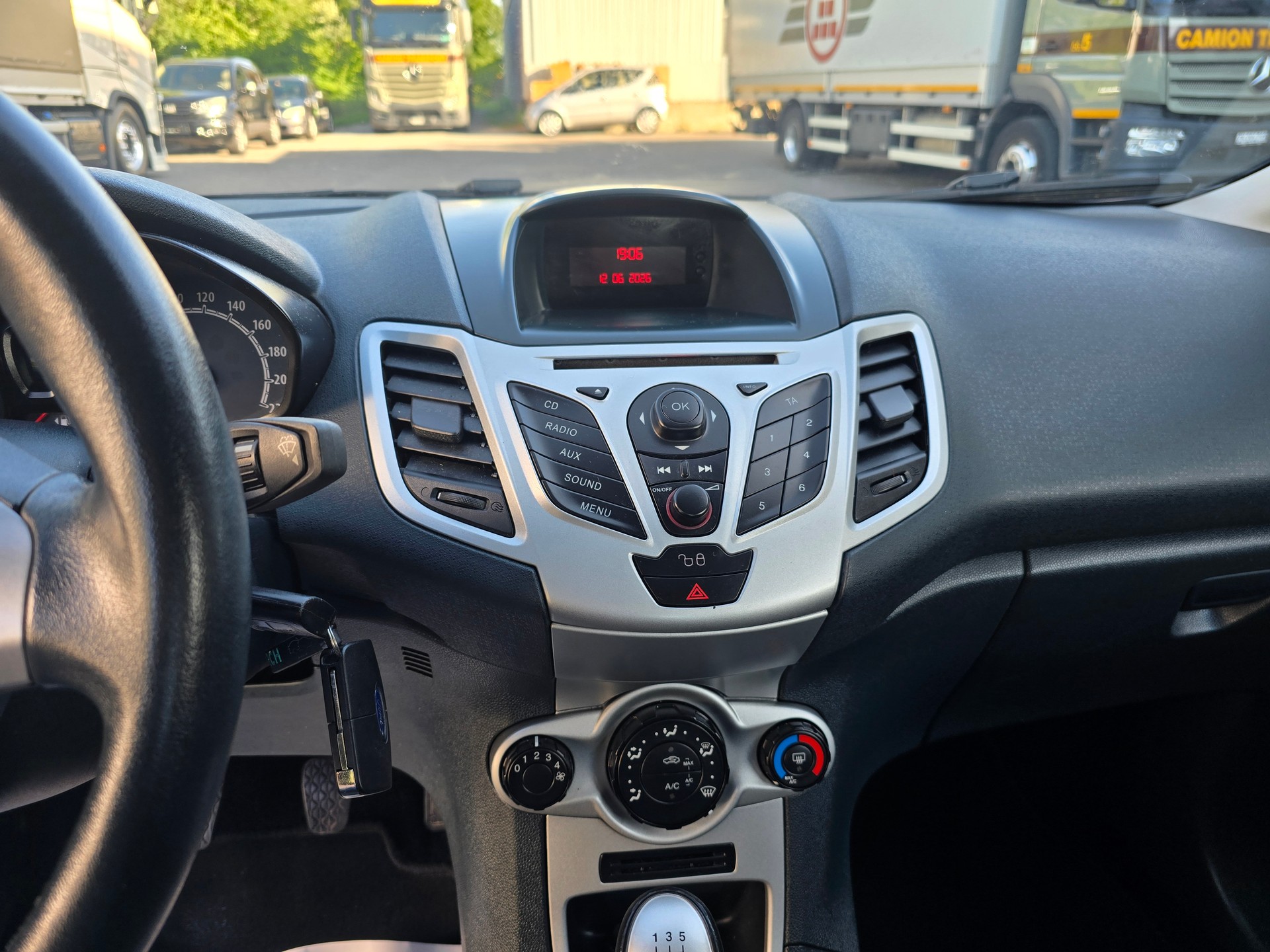 FORD Fiesta 1.25 16V Ambiente-image-20