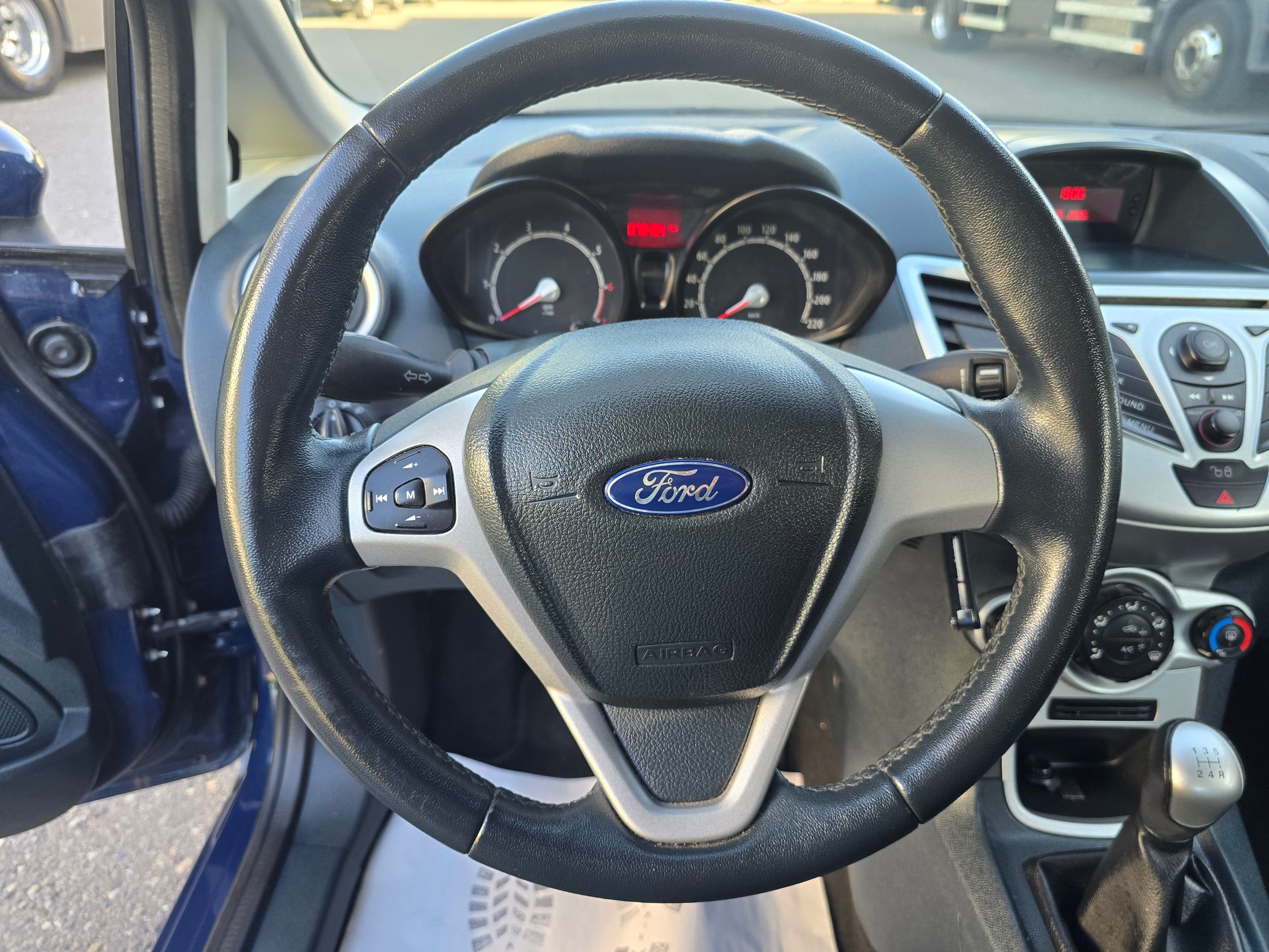 FORD Fiesta 1.25 16V Ambiente-image-17