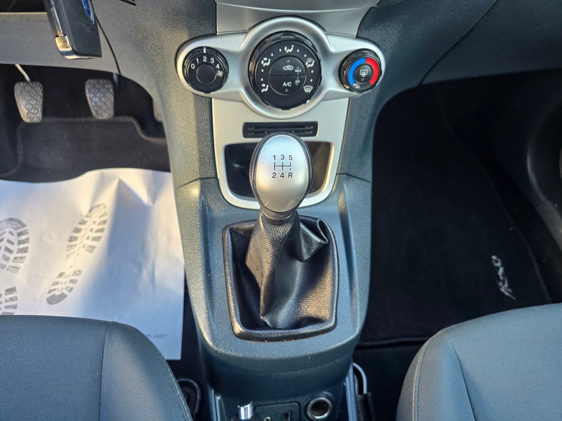 FORD Fiesta 1.25 16V Ambiente-image-19