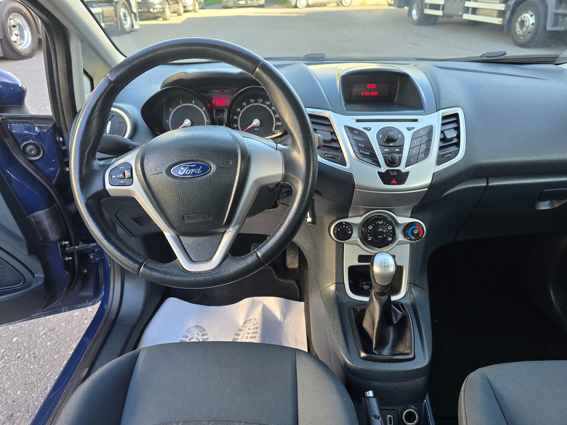 FORD Fiesta 1.25 16V Ambiente-image-15