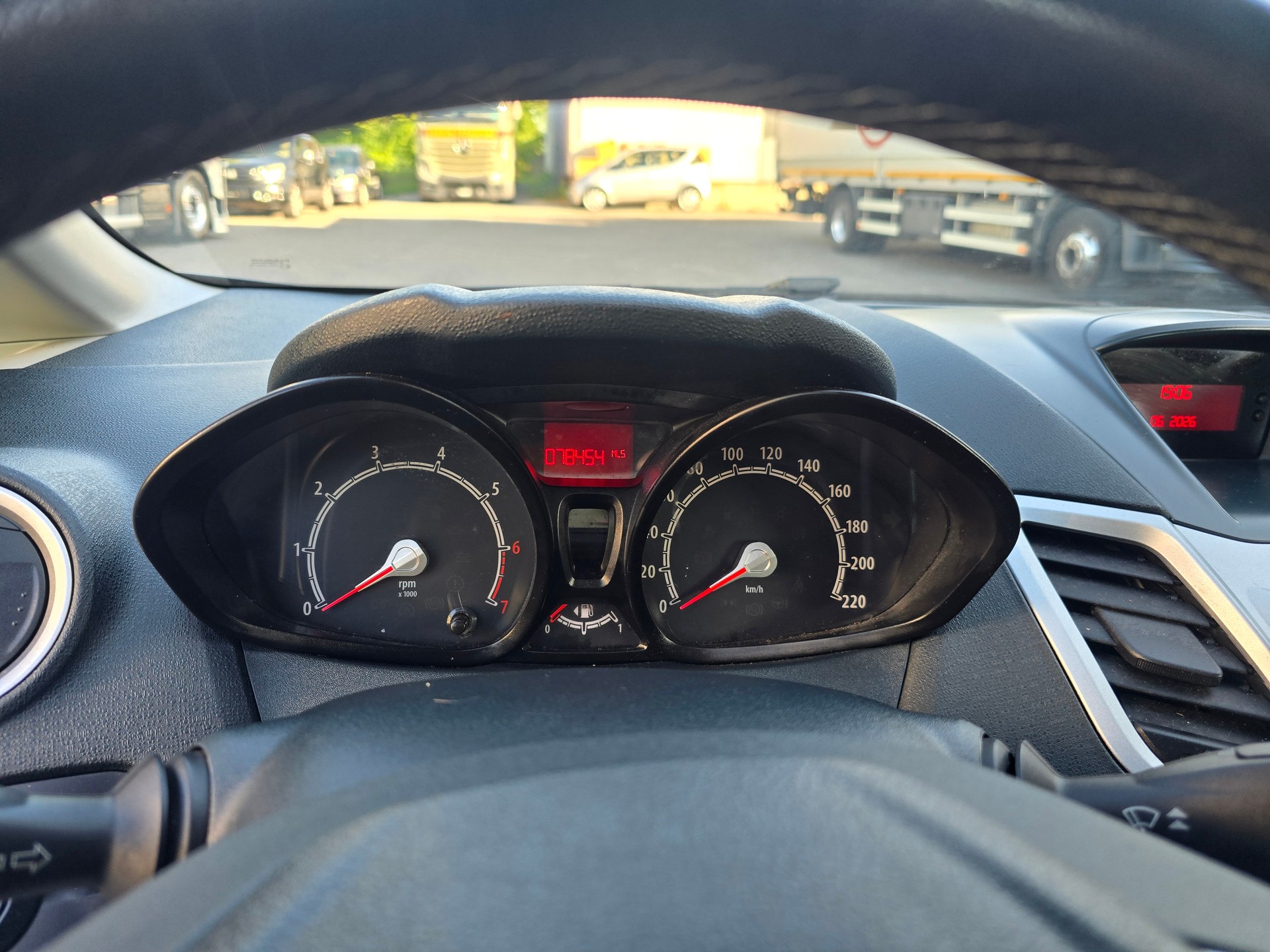 FORD Fiesta 1.25 16V Ambiente-image-18