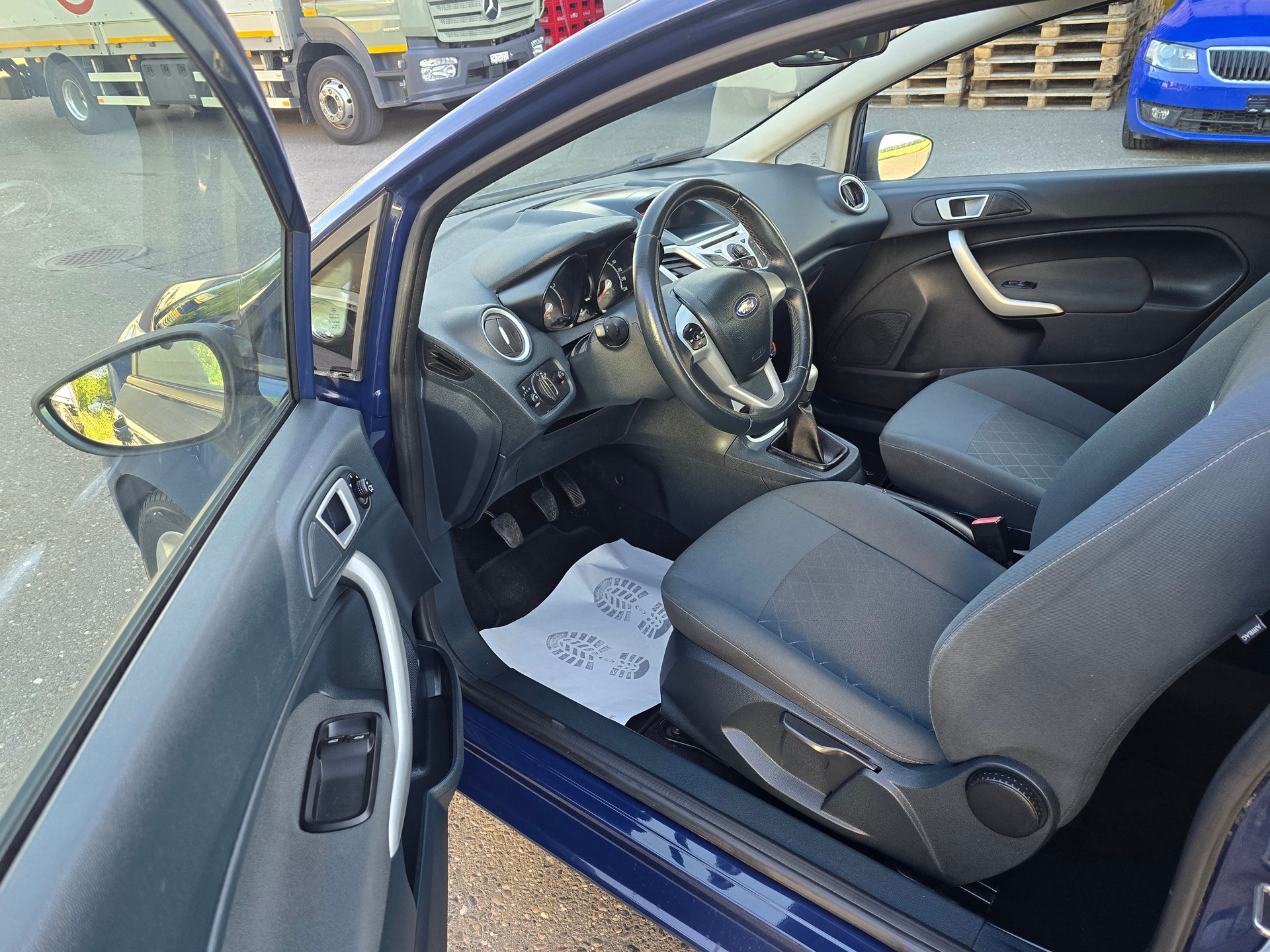 FORD Fiesta 1.25 16V Ambiente-image-12