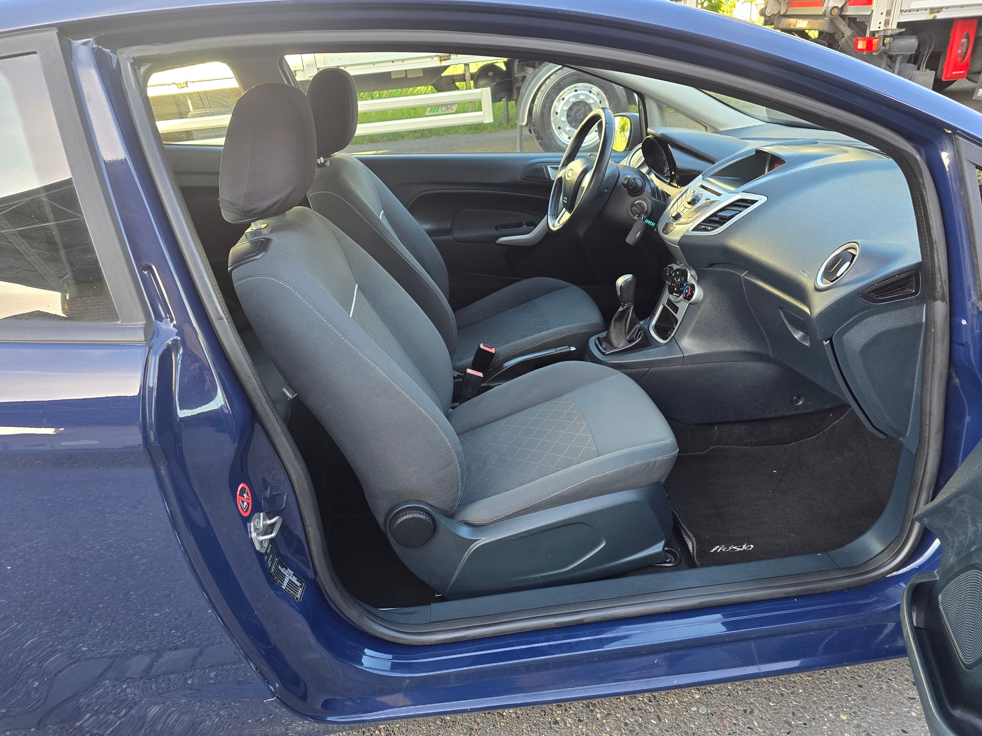 FORD Fiesta 1.25 16V Ambiente-image-9