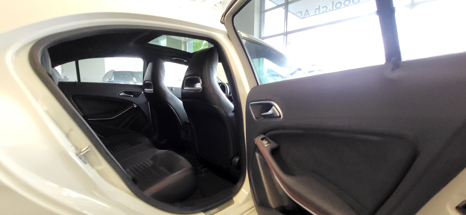 MERCEDES-BENZ A 200 7G-DCT-image-8