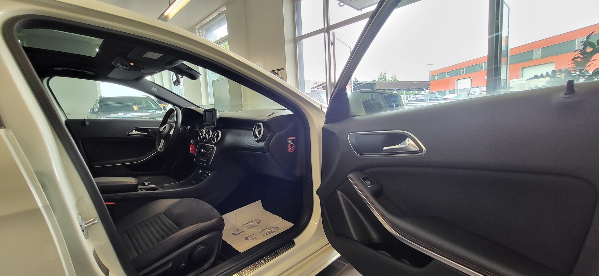 MERCEDES-BENZ A 200 7G-DCT-image-9