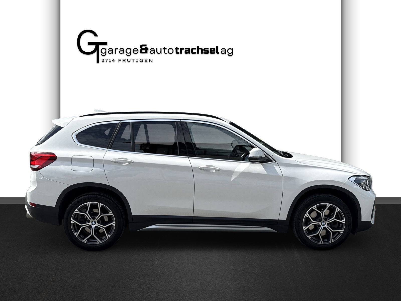 BMW X1 xDrive 20i xLine Steptronic-image-5