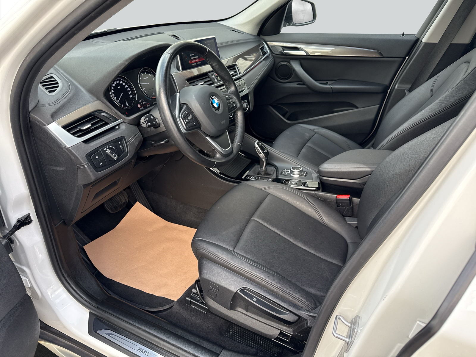 BMW X1 xDrive 20i xLine Steptronic-image-8