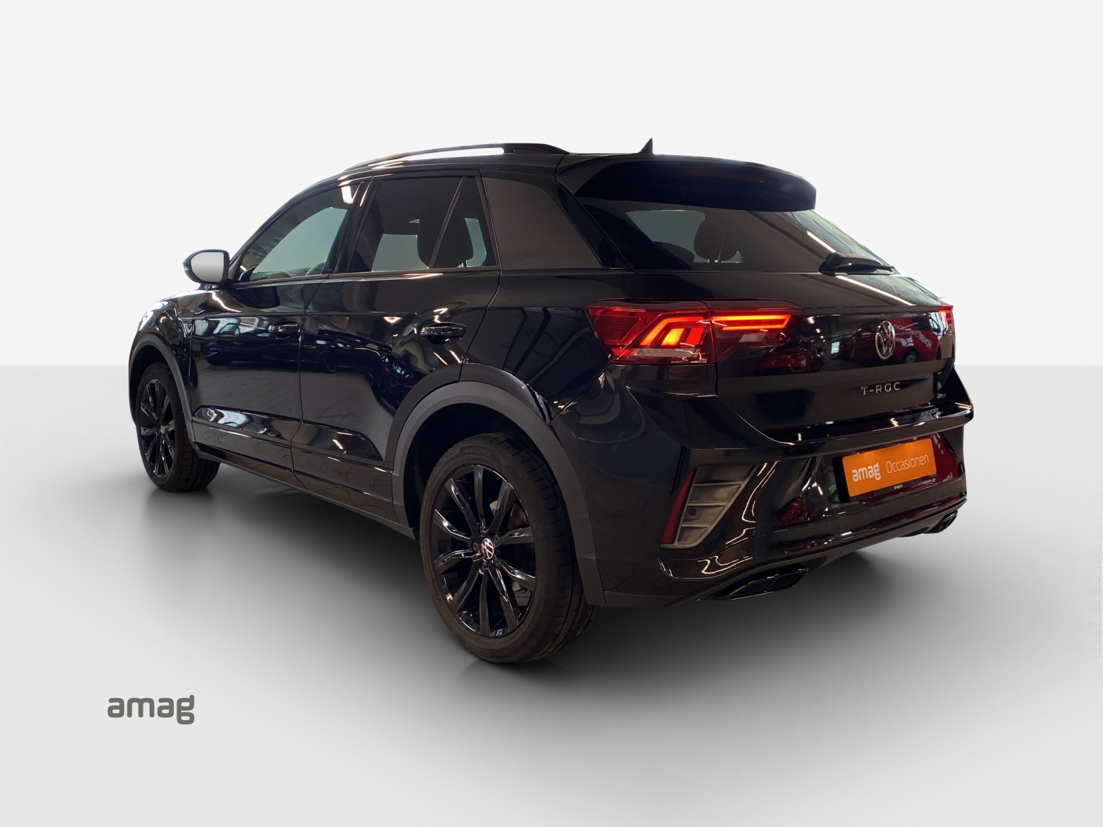 VW T-Roc 2.0 TSI R-Line DSG 4Motion-image-2