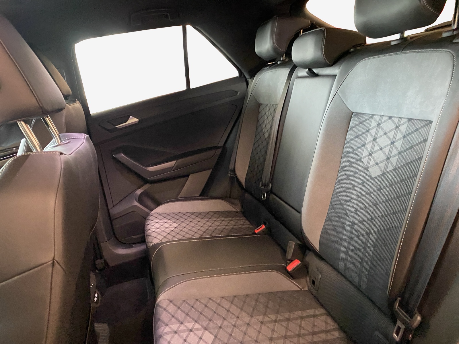 VW T-Roc 2.0 TSI R-Line DSG 4Motion-image-11