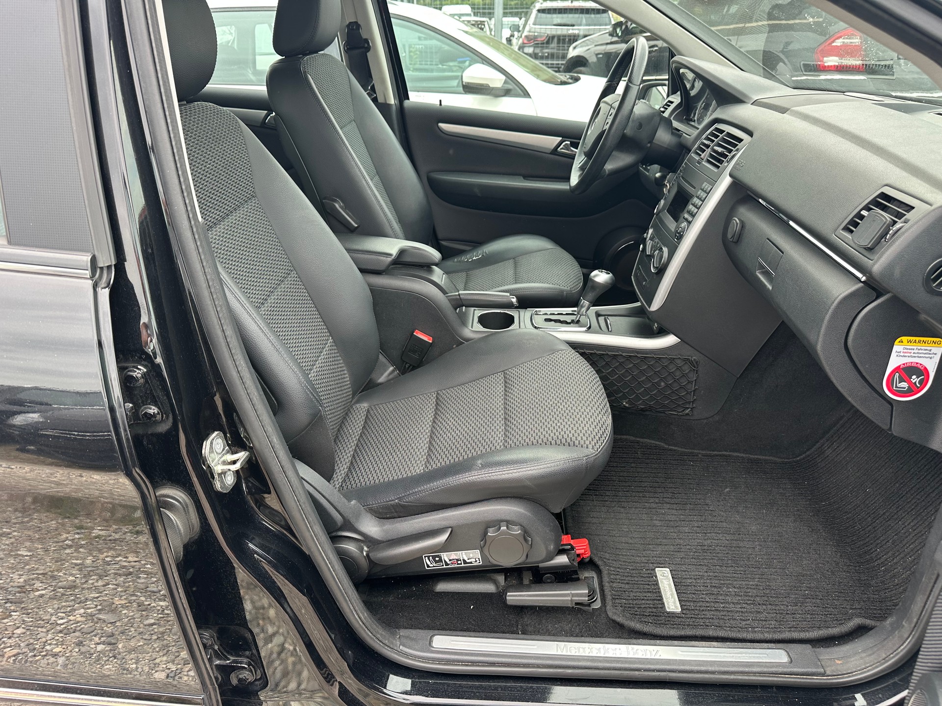 MERCEDES-BENZ B 180 My Star Autotronic-image-11
