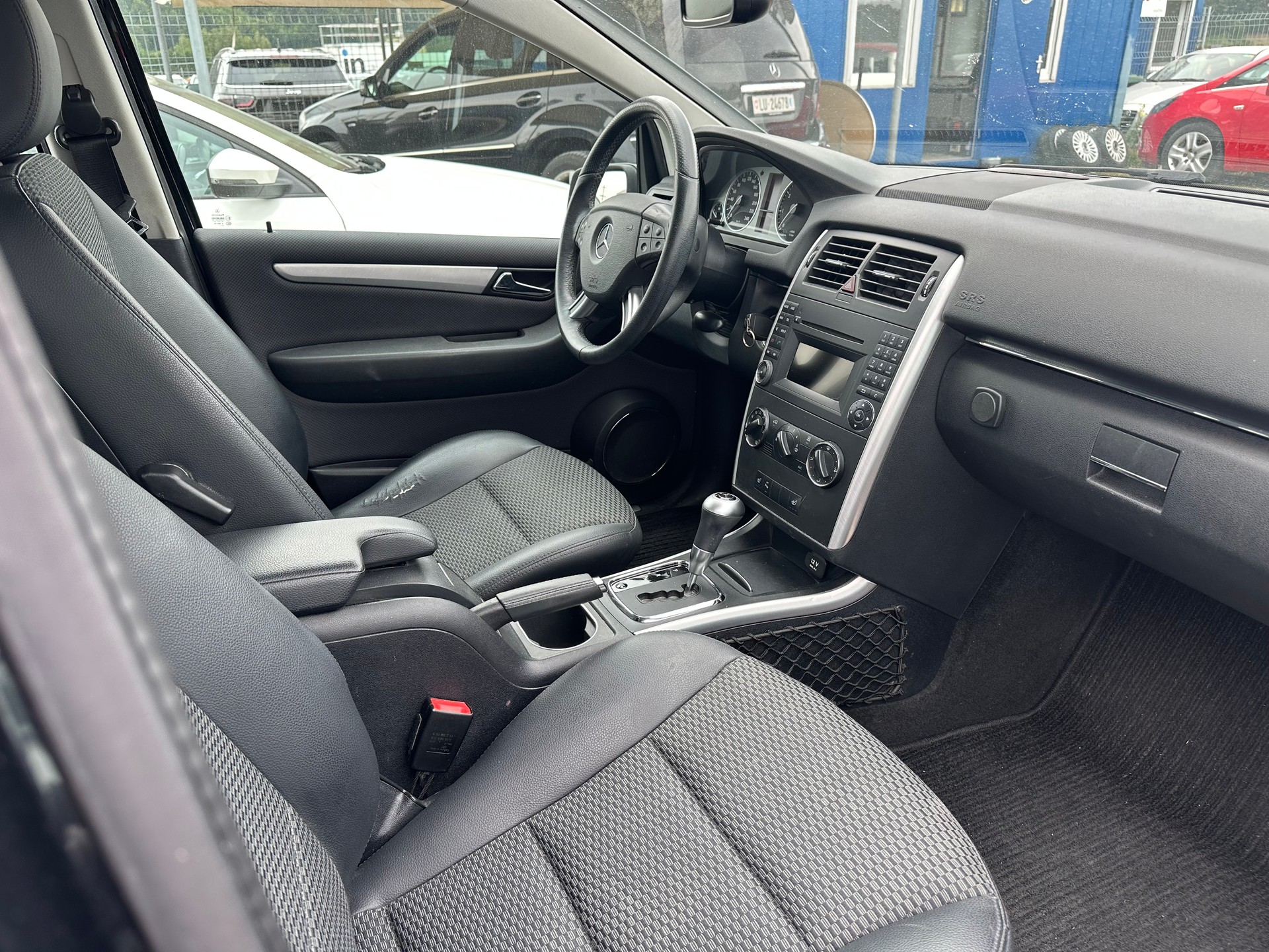 MERCEDES-BENZ B 180 My Star Autotronic-image-13