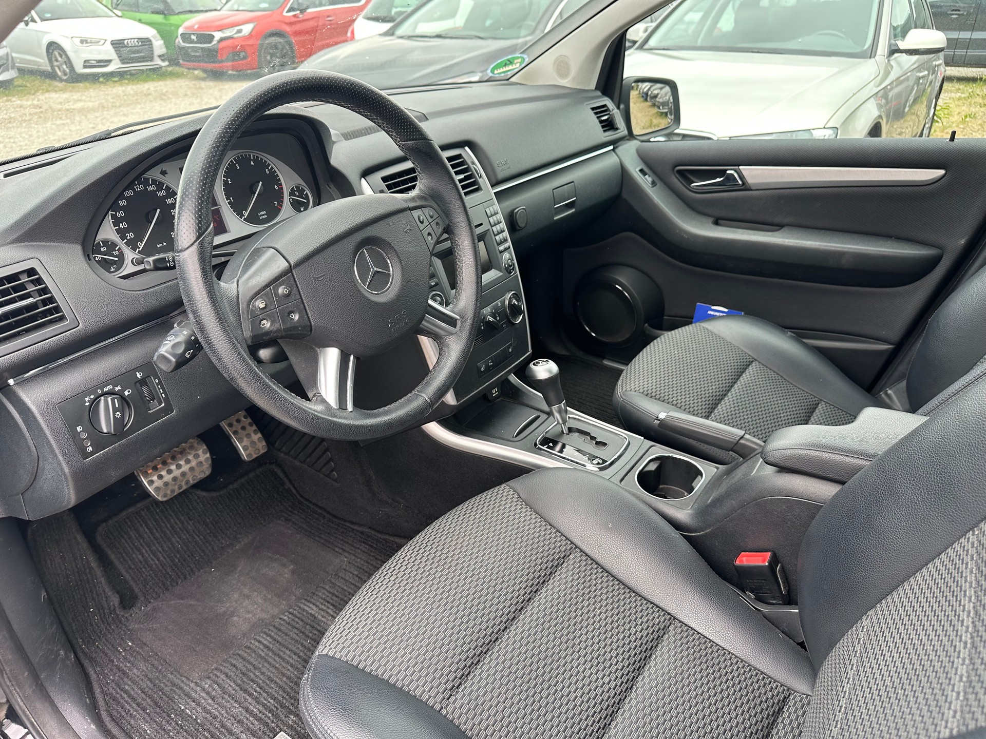 MERCEDES-BENZ B 180 My Star Autotronic-image-12