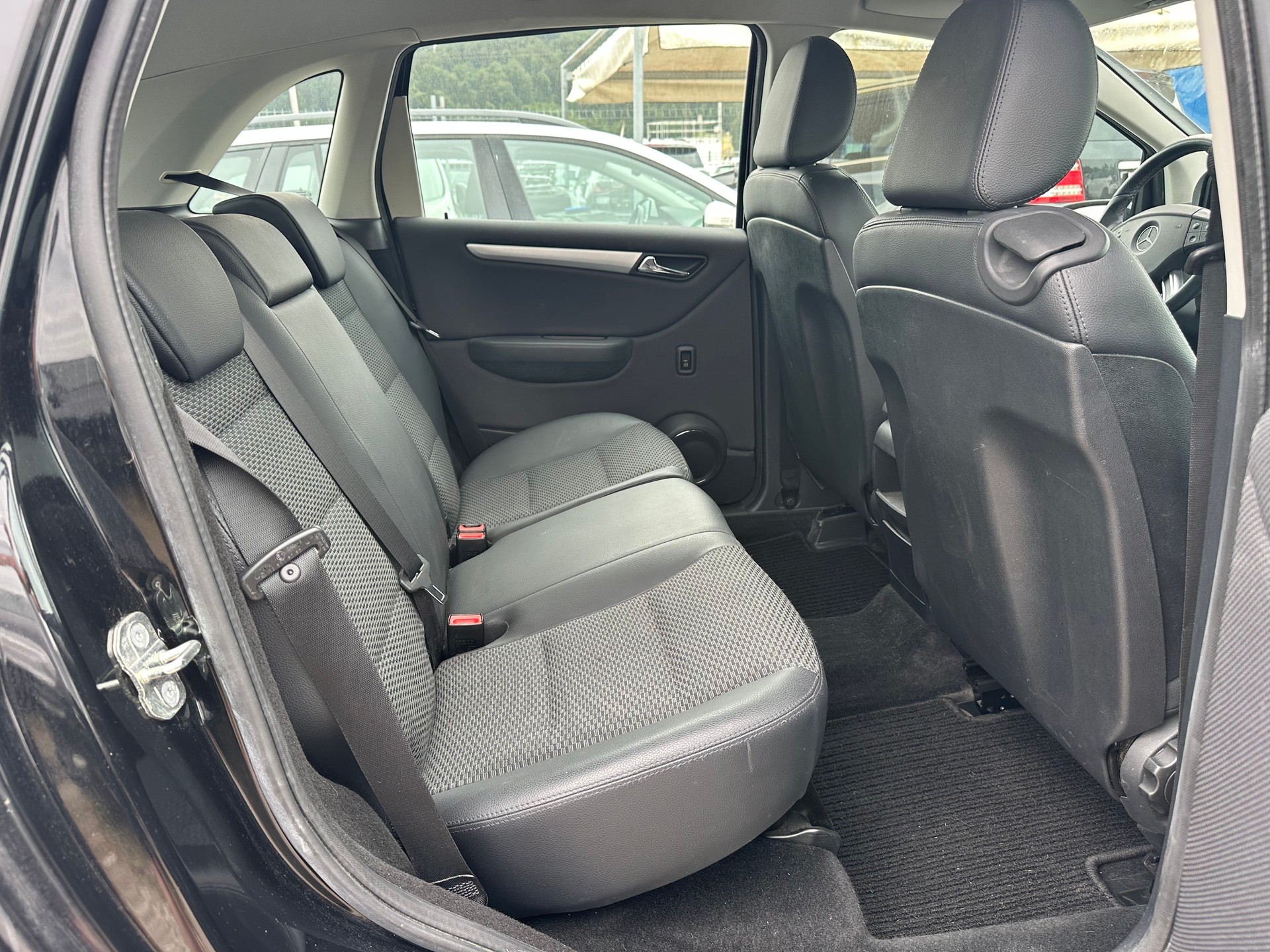 MERCEDES-BENZ B 180 My Star Autotronic-image-14