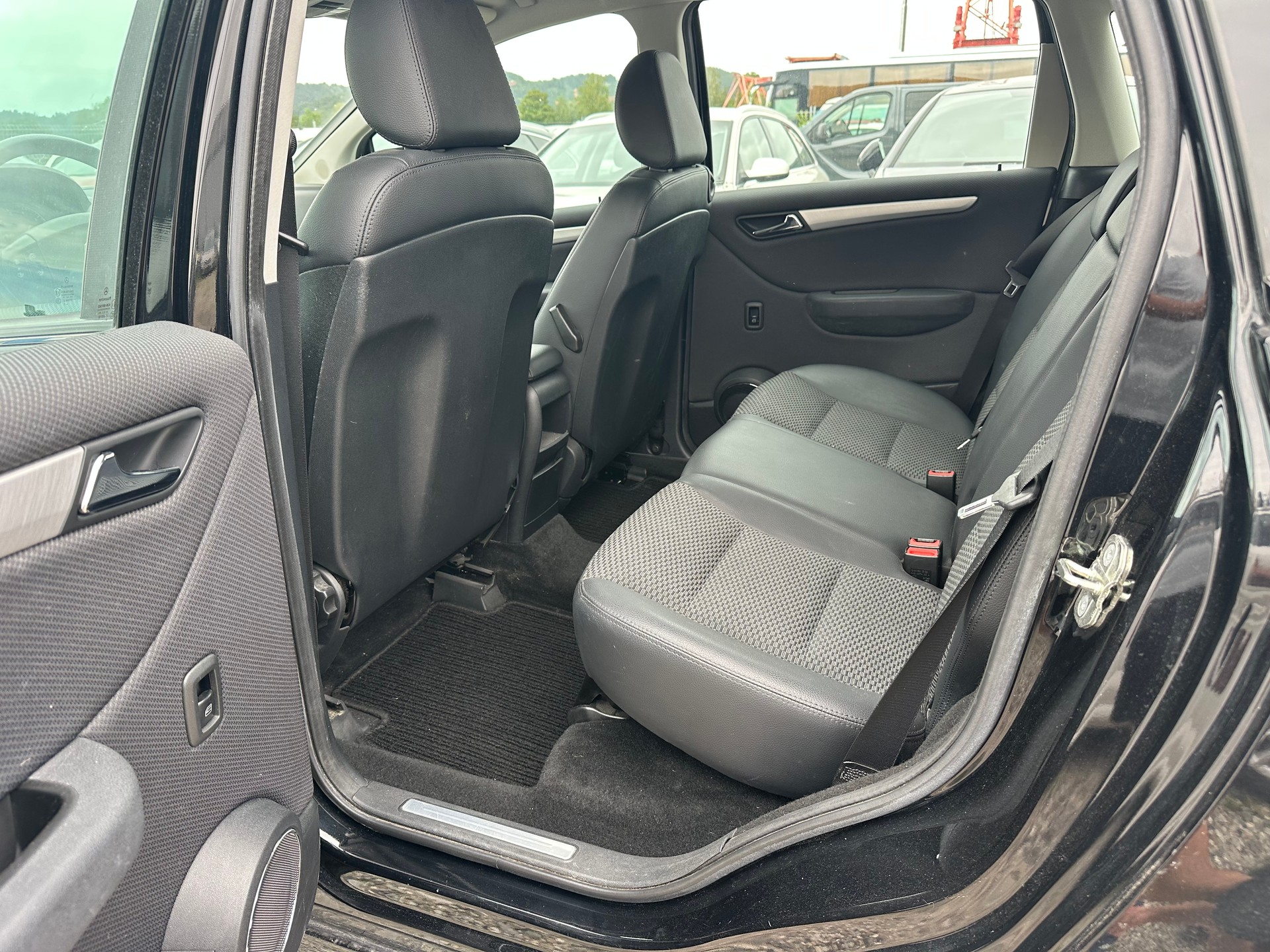 MERCEDES-BENZ B 180 My Star Autotronic-image-10