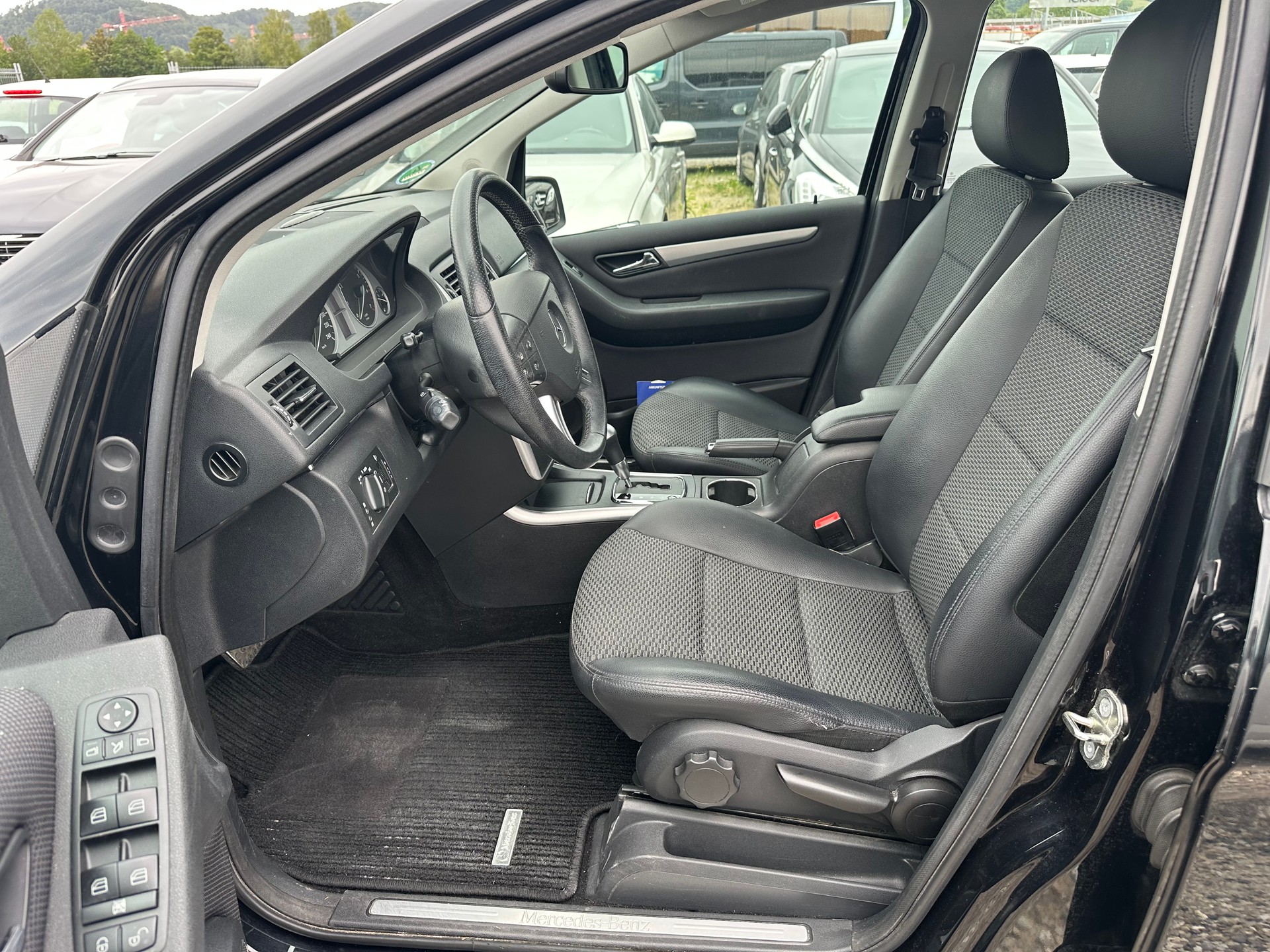 MERCEDES-BENZ B 180 My Star Autotronic-image-8